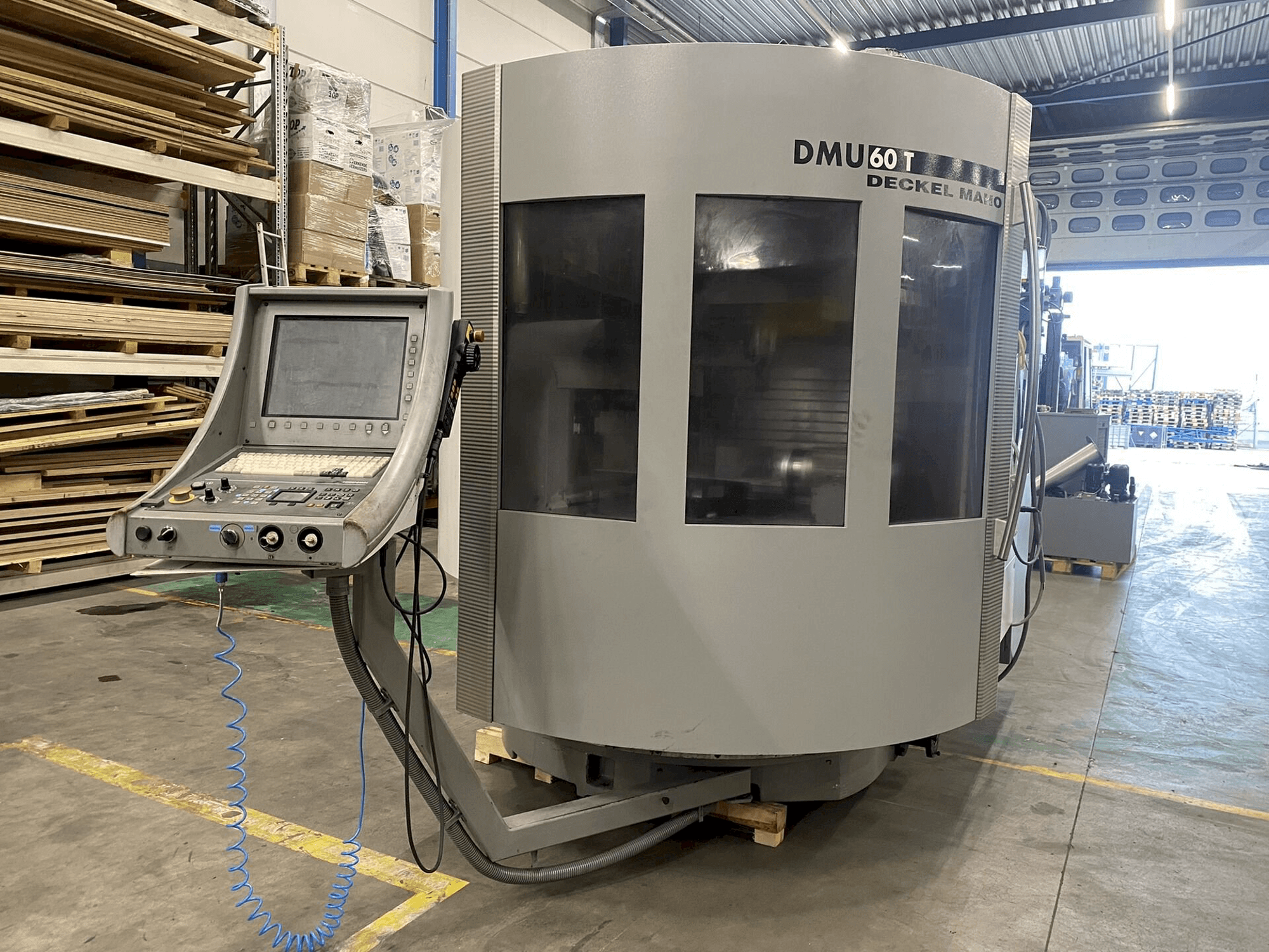 DECKEL MAHO DMU60T Mašinos vaizdas iš priekio