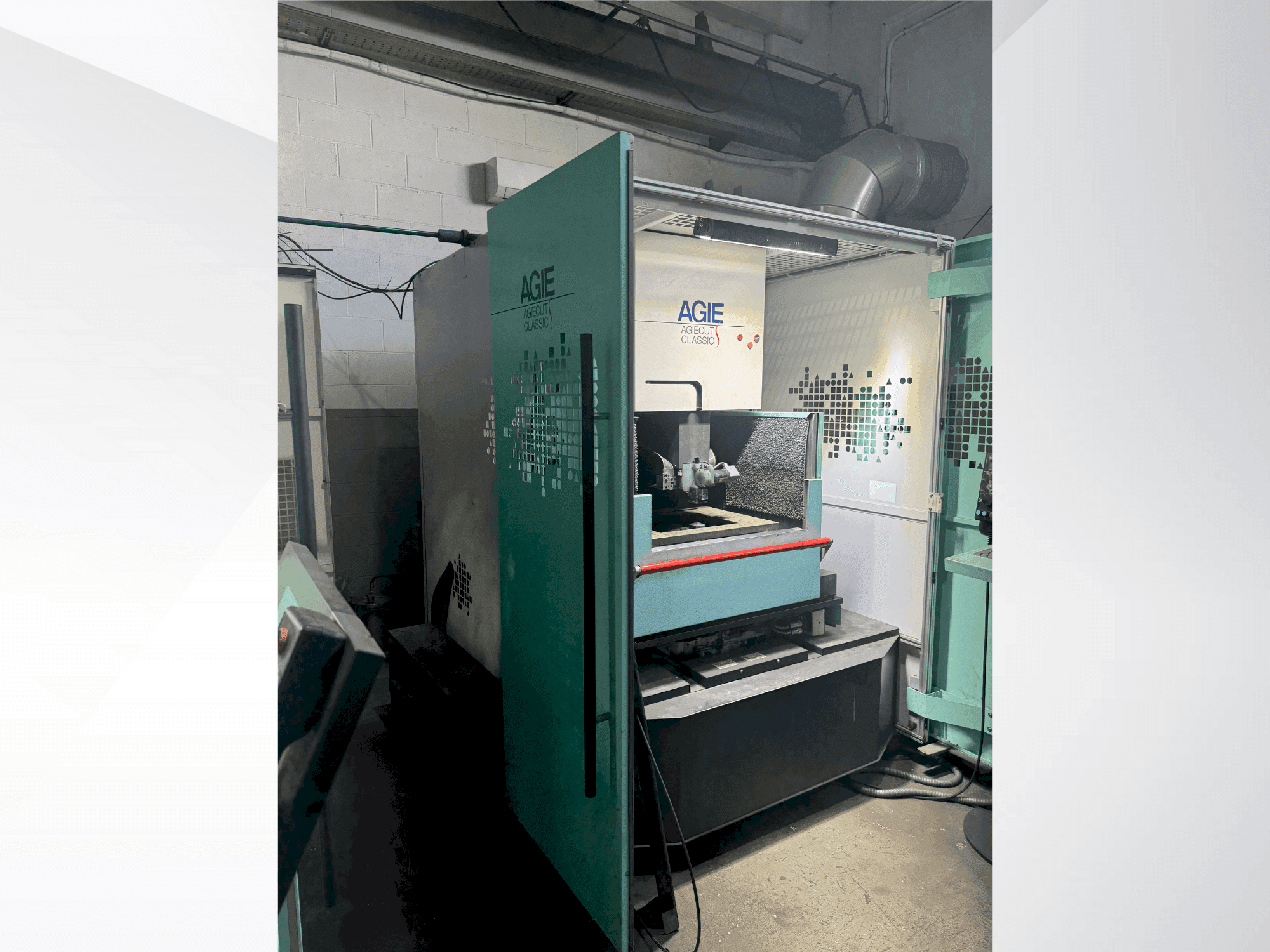 AGIE Agiecut Classic S Mašinos vaizdas iš priekio