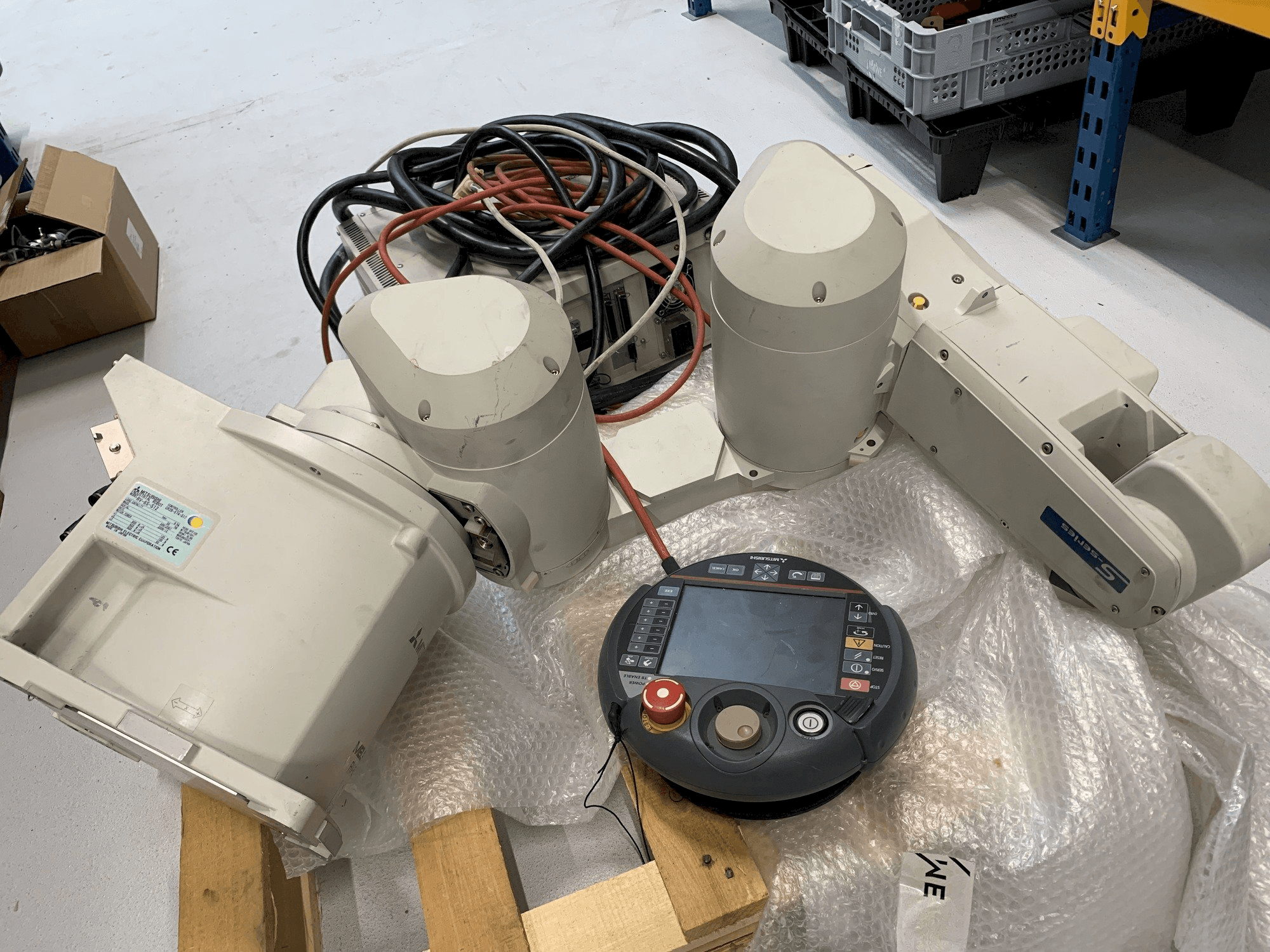 Mitsubishi Melfa RV 6S Mašinos vaizdas iš priekio