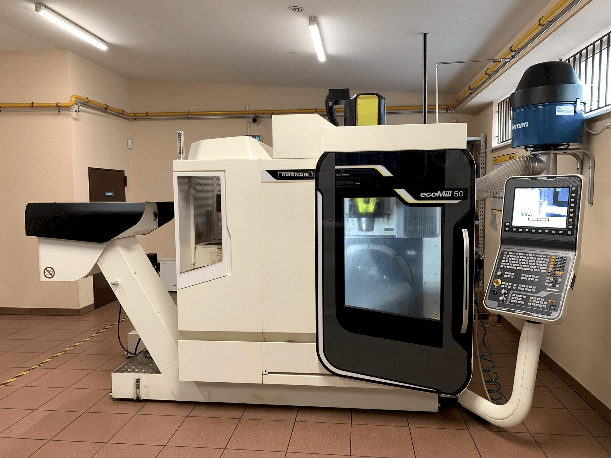DMG MORI ecoMill 50 Mašinos vaizdas iš priekio