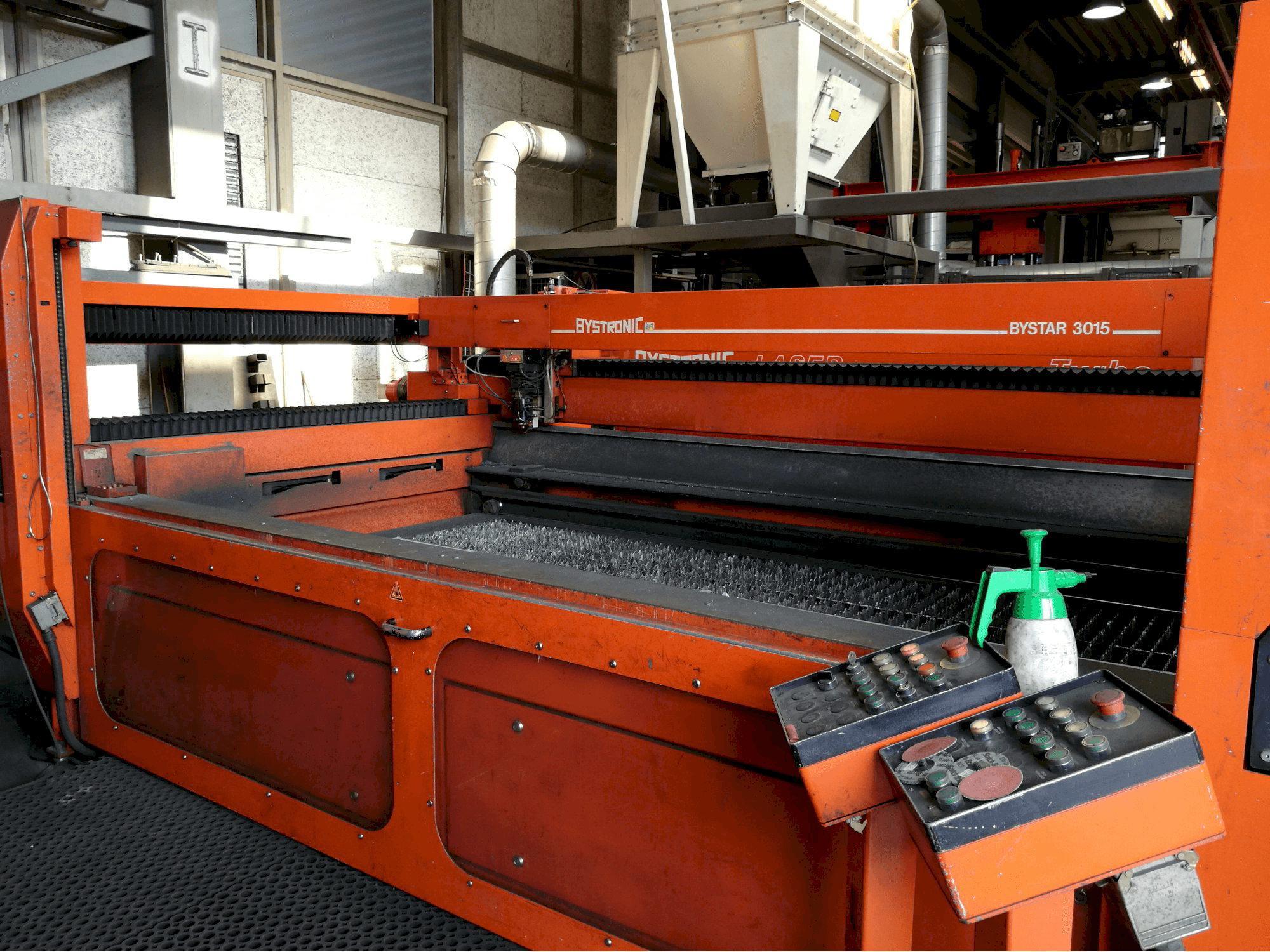 Bystronic Bystar 3015 Mašinos dešinės pusės vaizdas