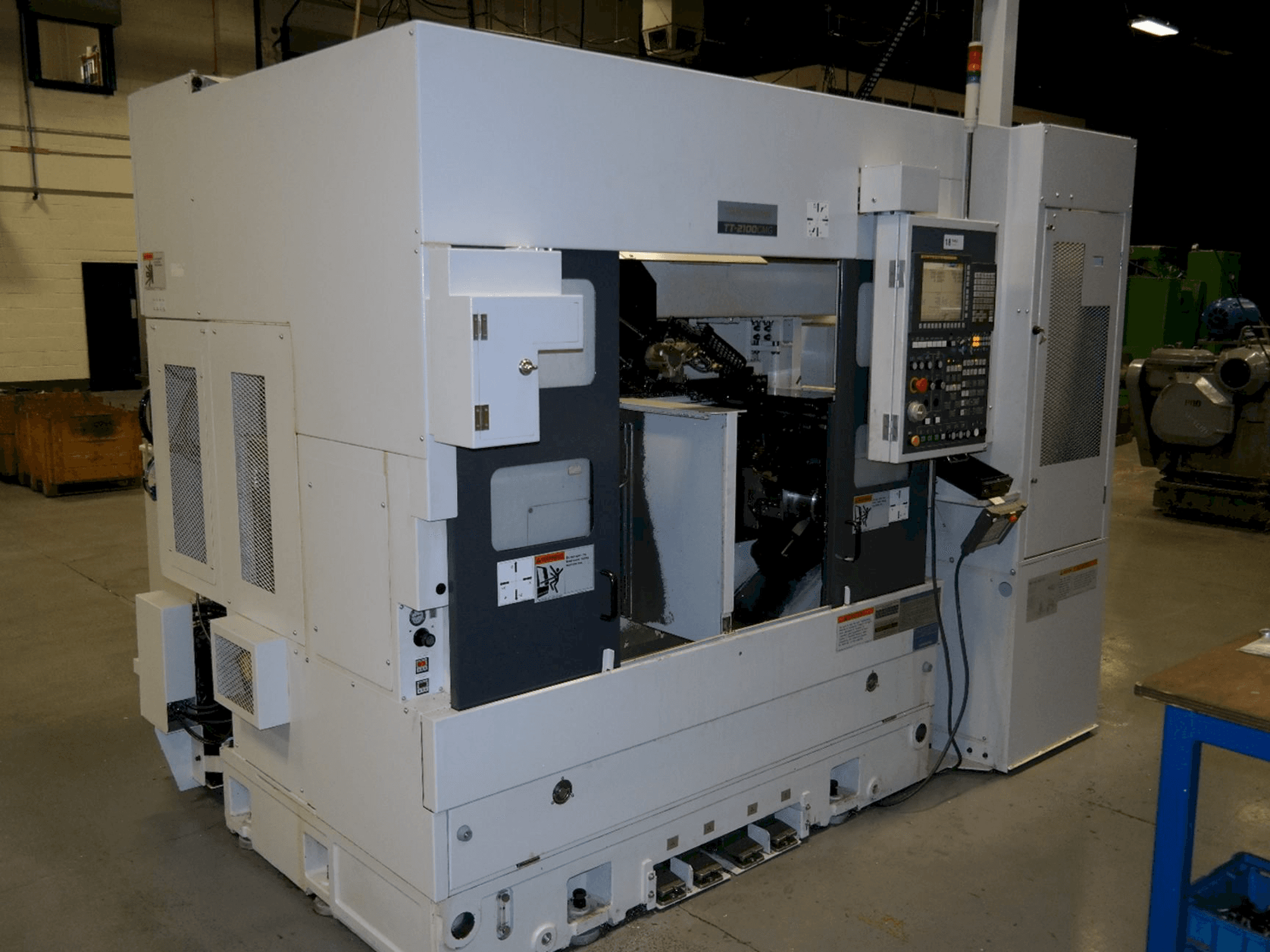 Takisawa TT2100CMGA Mašinos vaizdas iš priekio