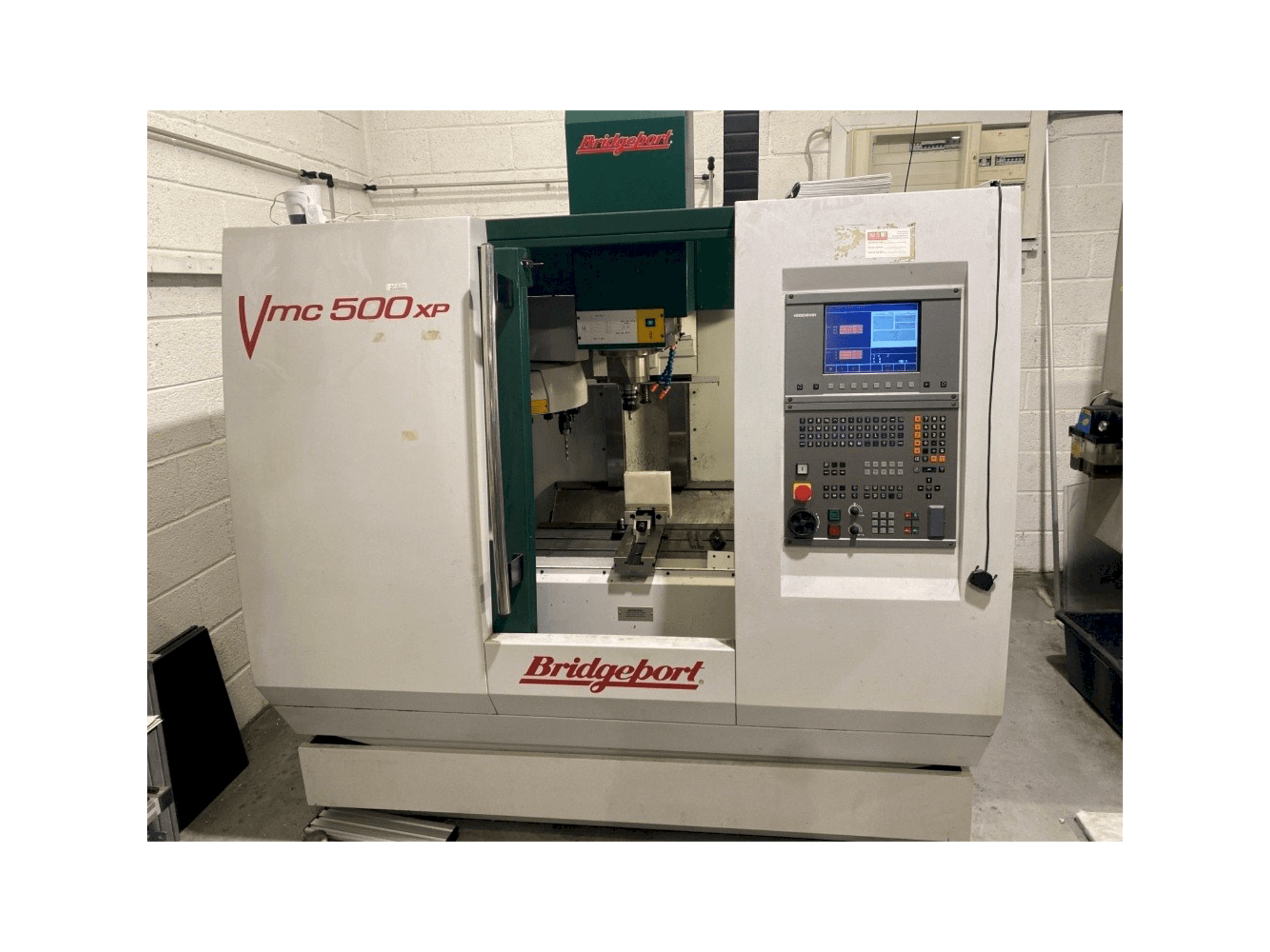 Bridgeport VMC 500 Mašinos vaizdas iš priekio