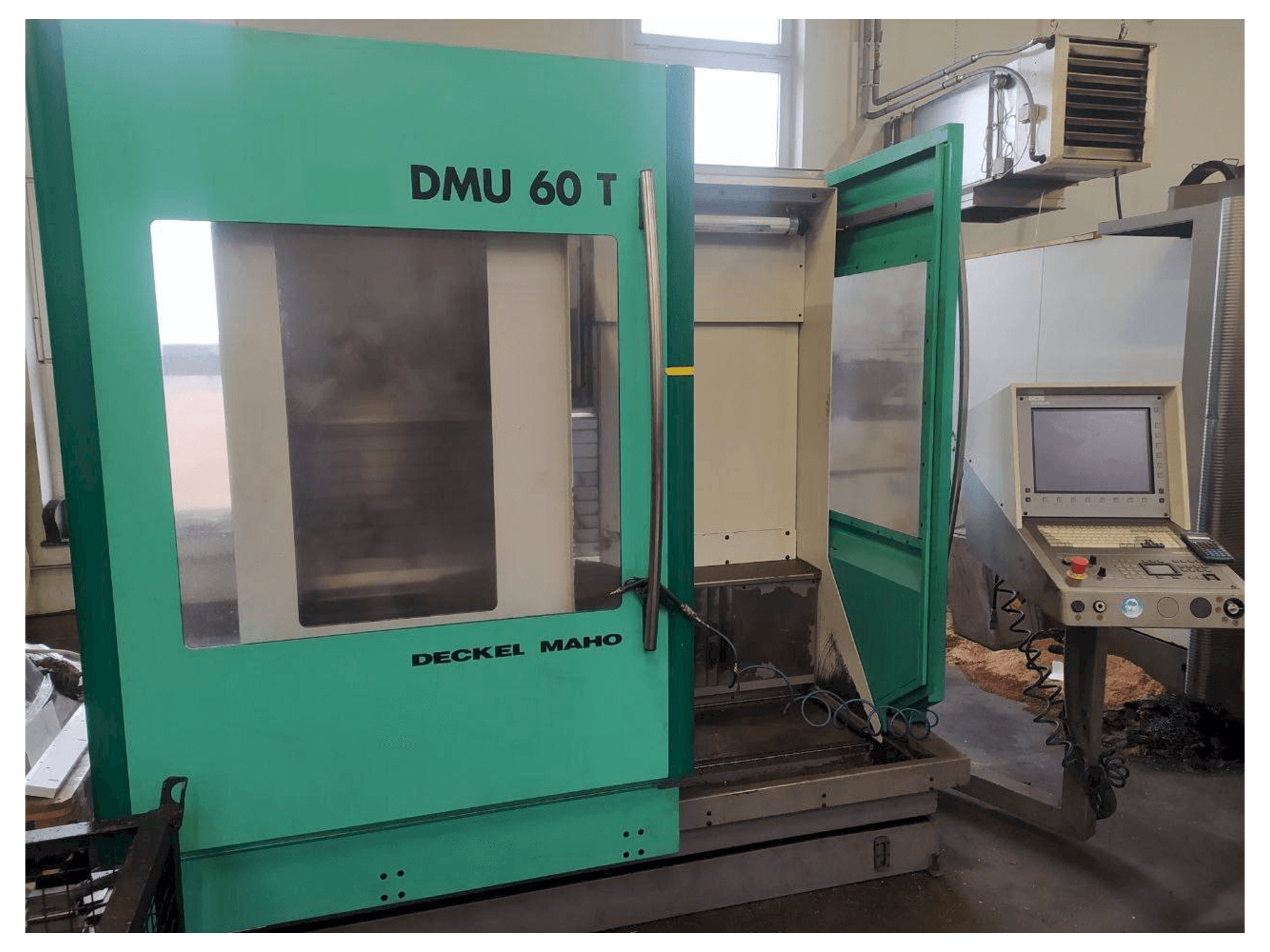 DECKEL MAHO DMU 60 T Mašinos vaizdas iš priekio