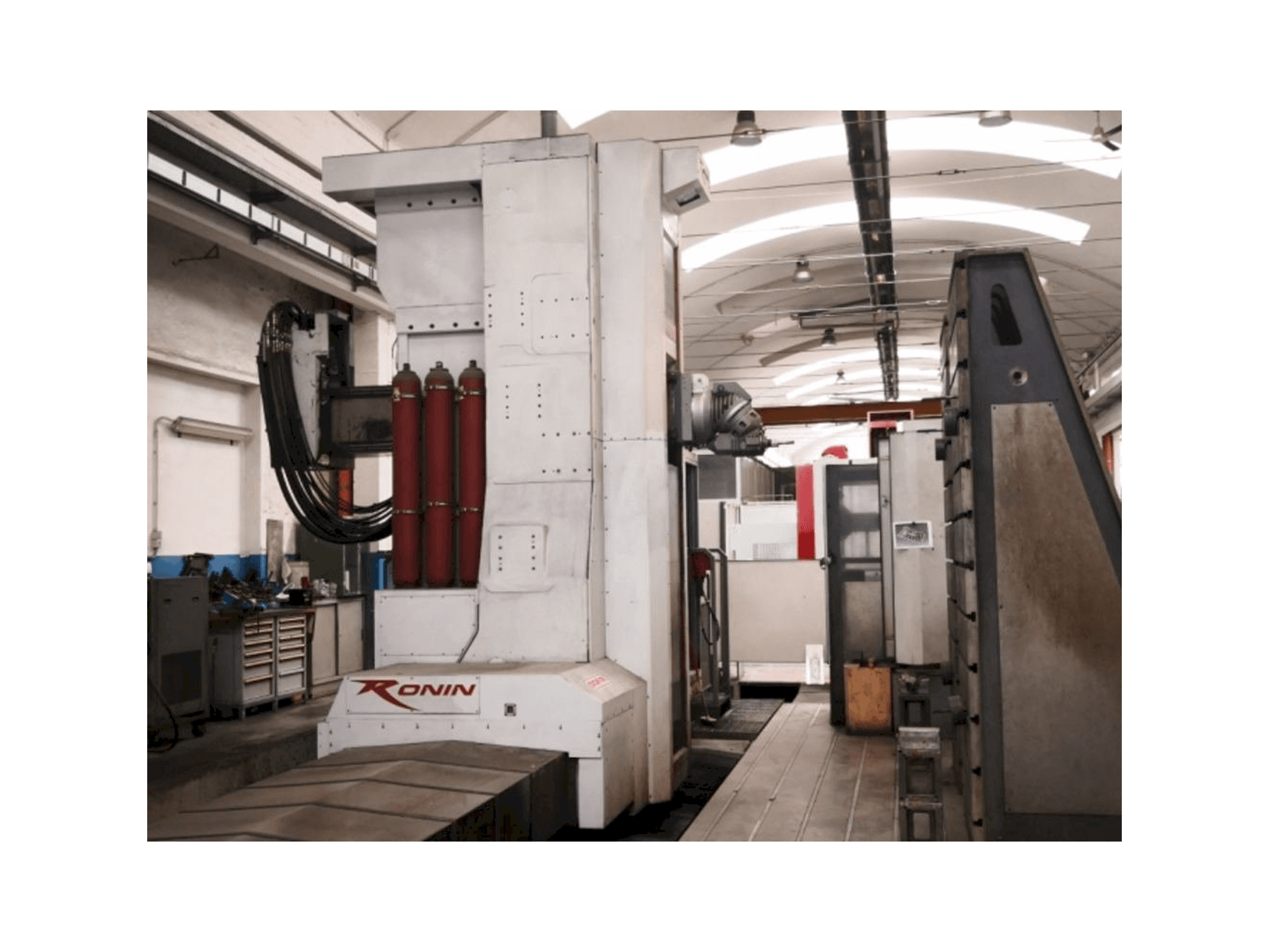 FPT Ronin Mašinos vaizdas iš priekio