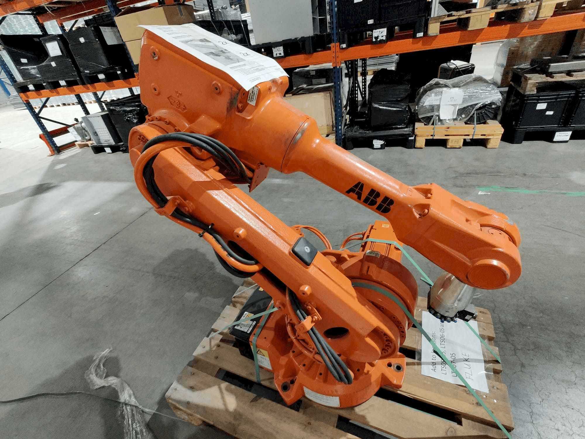 ABB IRB 2600 M2004 Mašinos vaizdas iš priekio