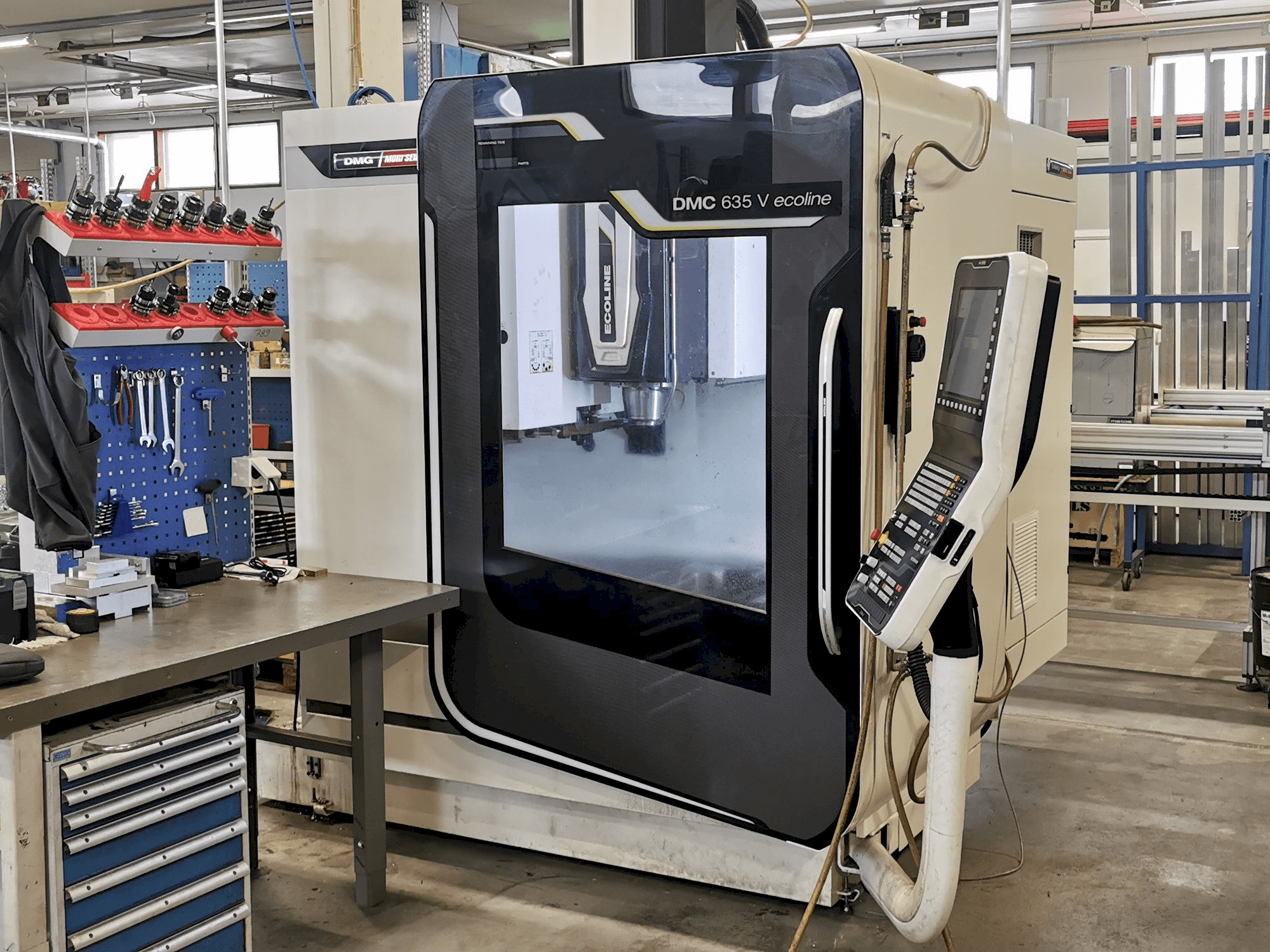 DMG Mori Seiki DMC 635 V Ecoline Mašinos vaizdas iš priekio