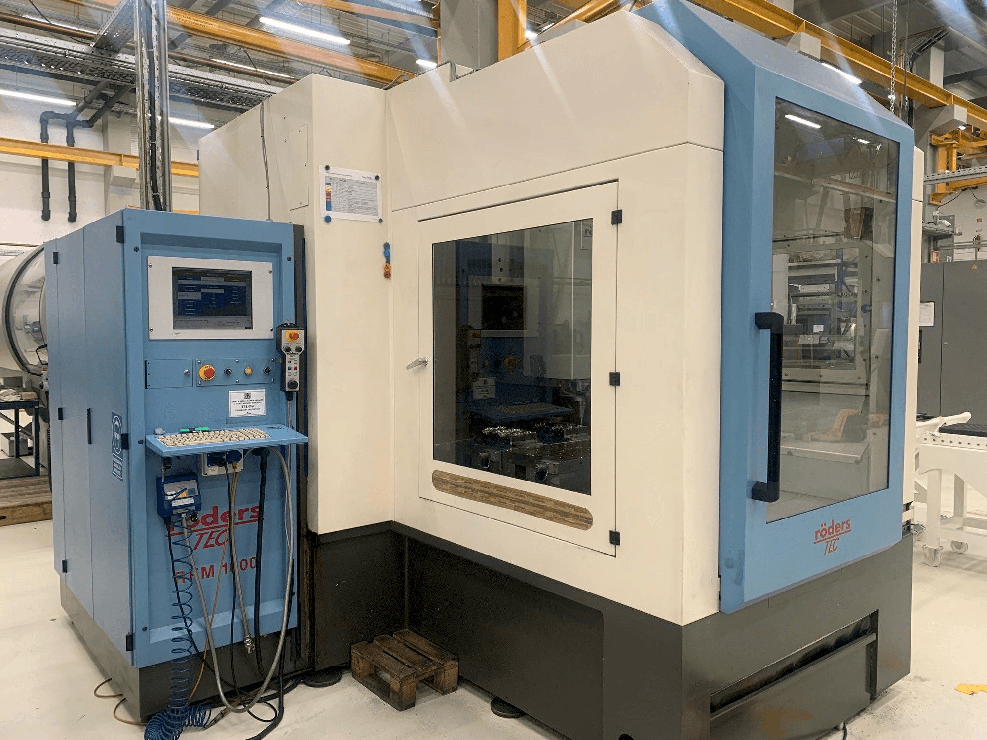 Roders RFM 1000-2 Mašinos vaizdas iš priekio