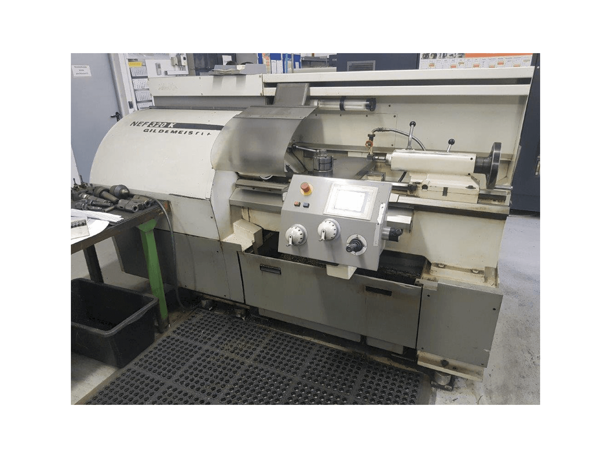 Gildemeister NEF 320 K Mašinos vaizdas iš priekio