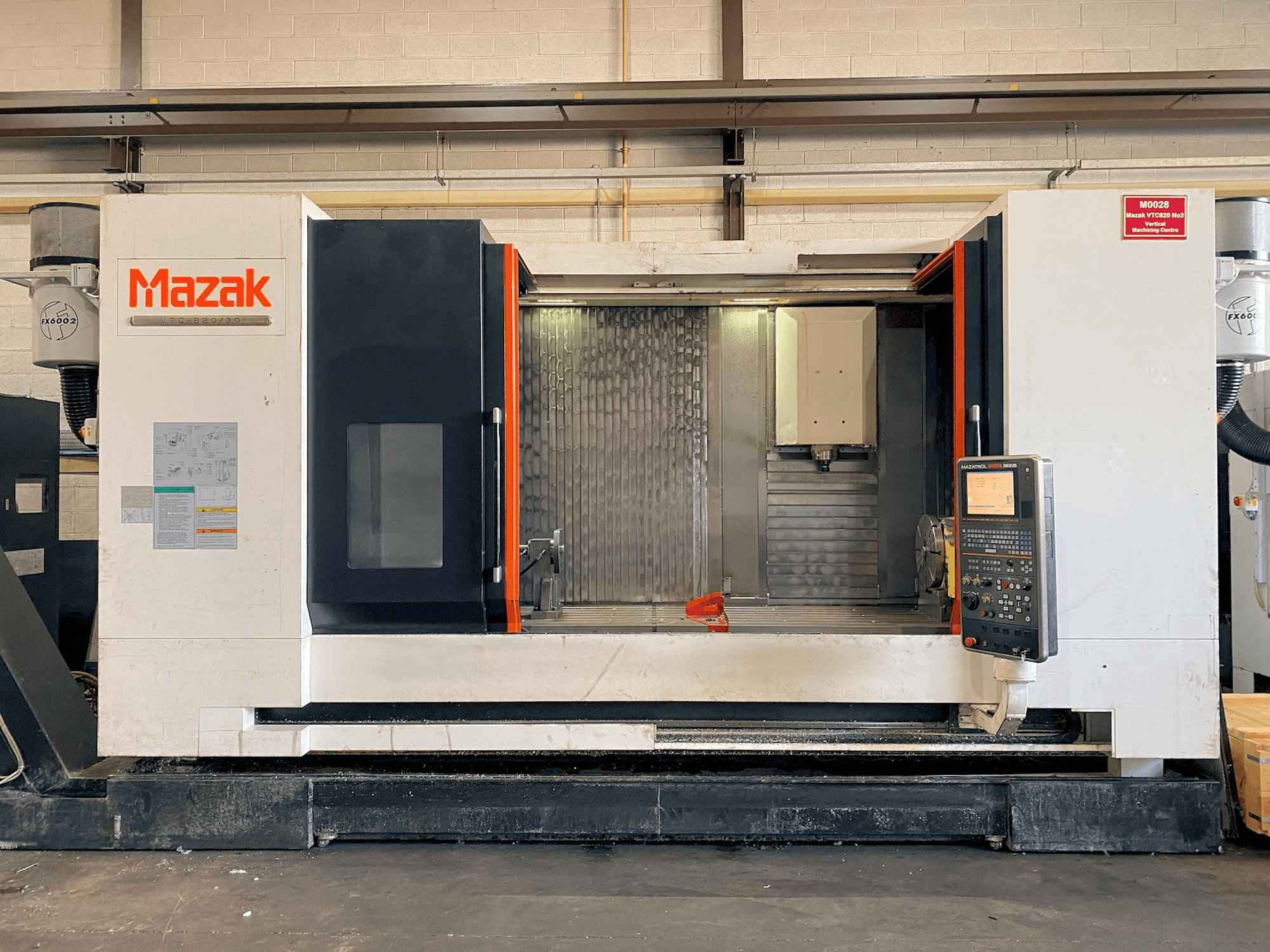 Mazak VTC-820/30 Mašinos vaizdas iš priekio
