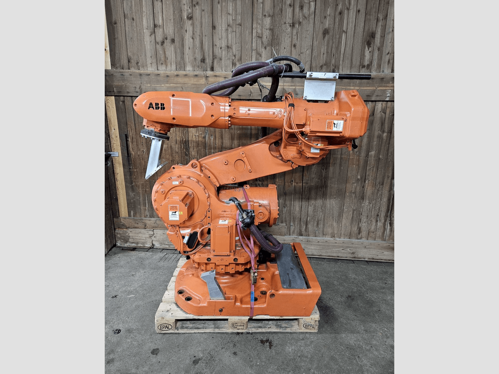 ABB IRB 6600-175/2.55 Mašinos vaizdas iš priekio