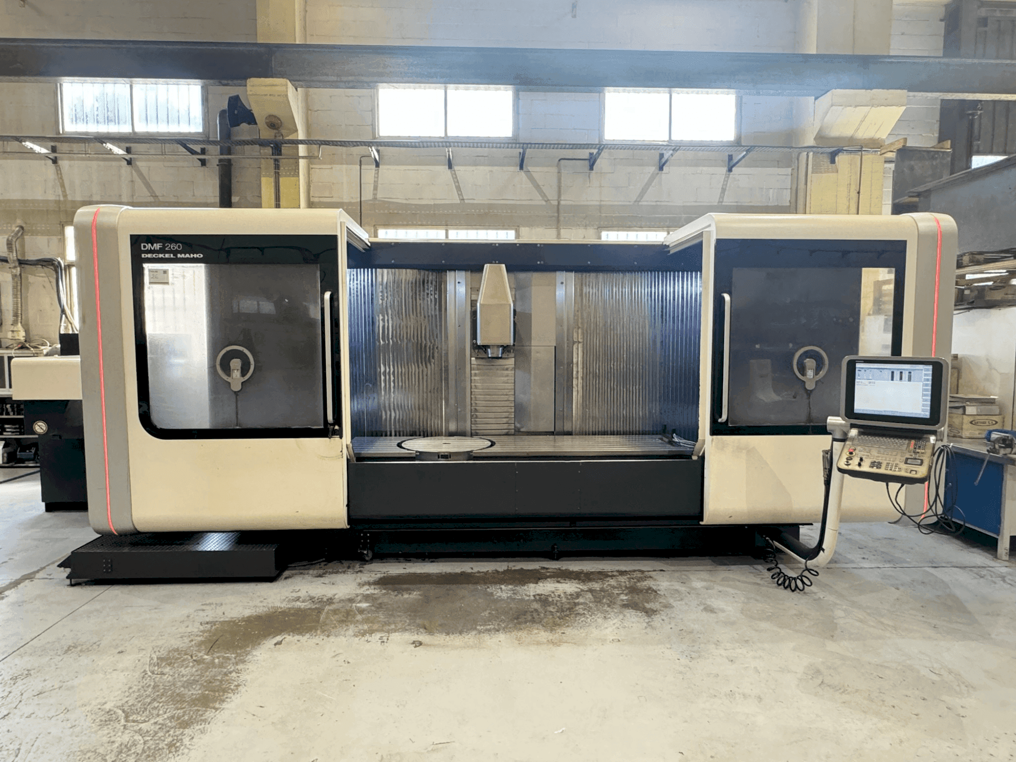 DMG MORI DMF 260/7 Mašinos vaizdas iš priekio