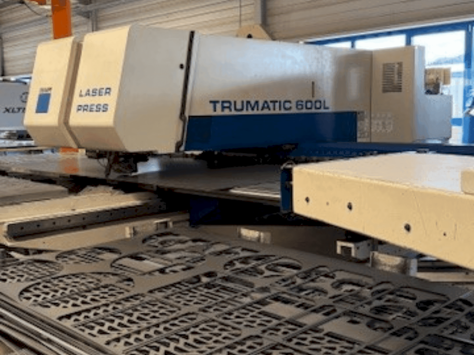 TRUMPF Trumatic 600L Mašinos vaizdas iš priekio