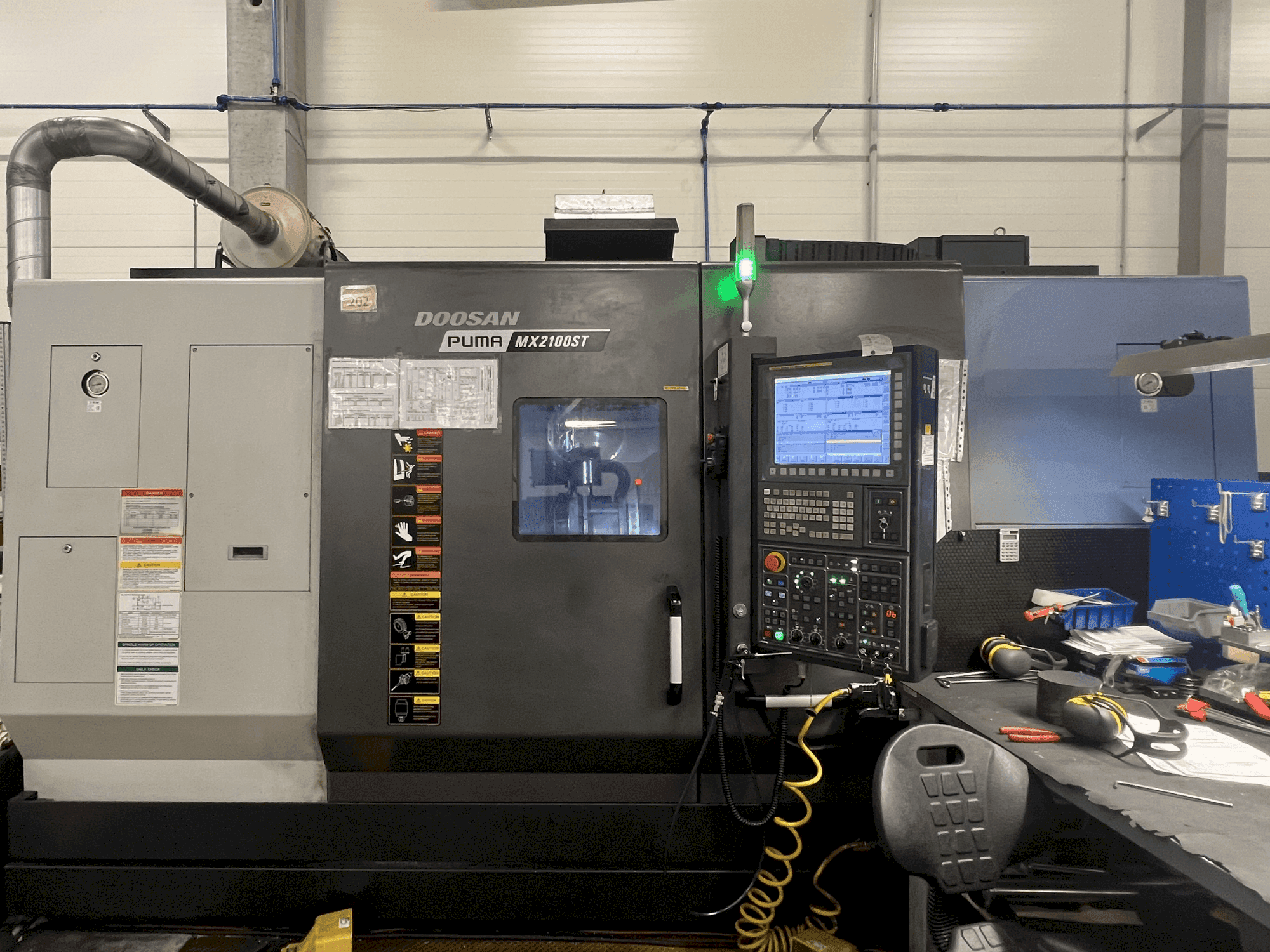 DOOSAN MX2100ST Mašinos vaizdas iš priekio