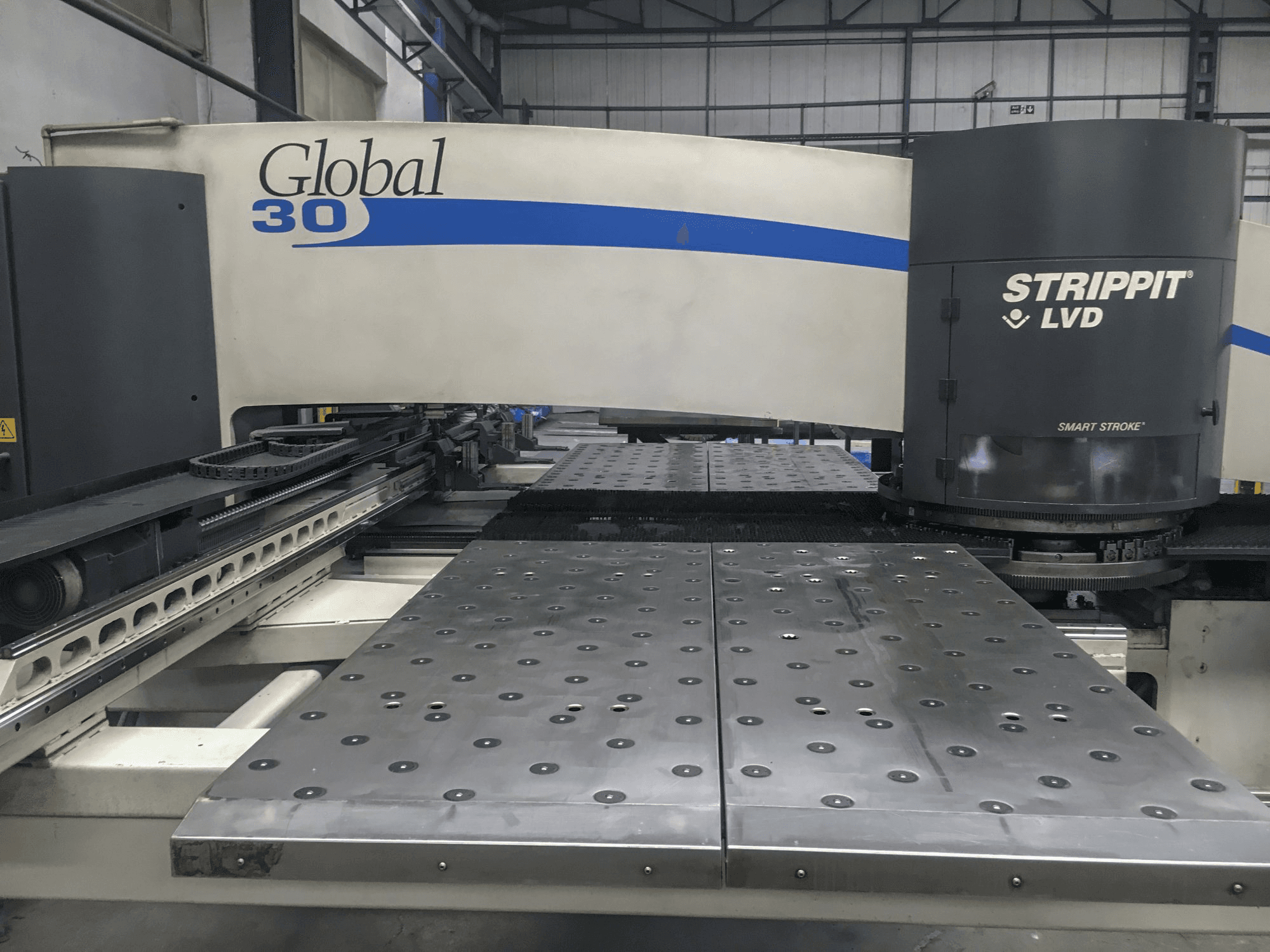 LVD STRIPPIT Global 30 1525 Mašinos vaizdas iš priekio