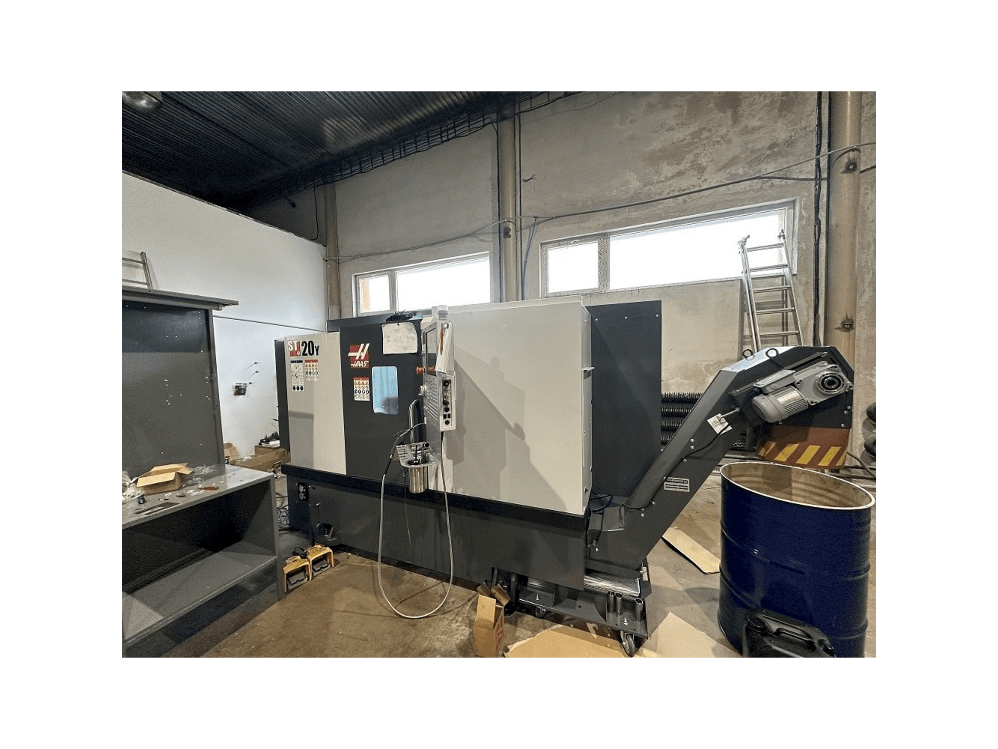 HAAS ST-20Y Mašinos vaizdas iš priekio