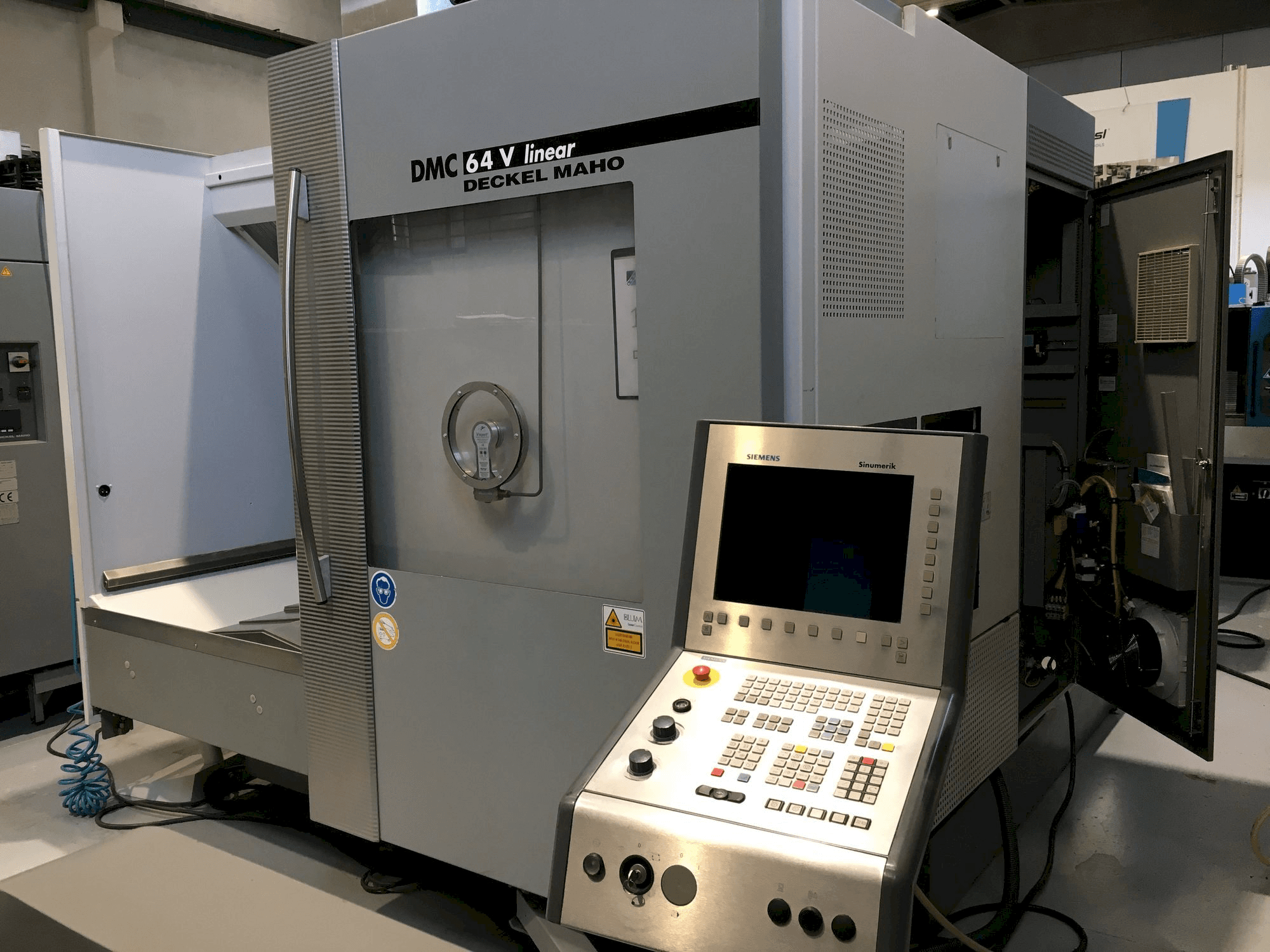 DECKEL MAHO DMC 64V linear Mašinos vaizdas iš priekio