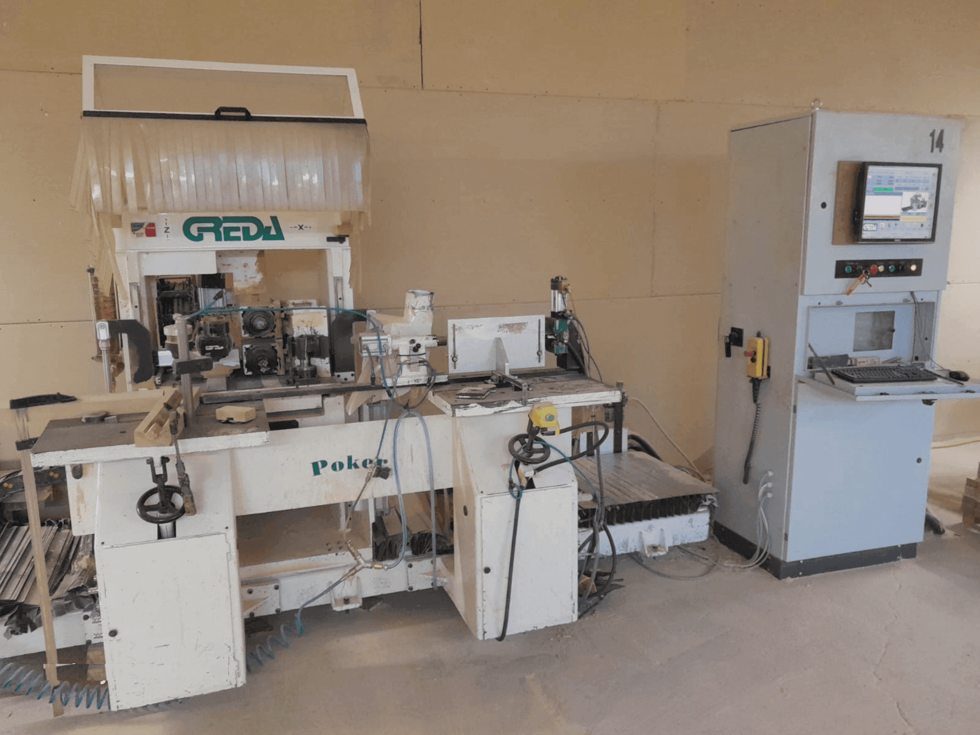 GREDA POKER Mašinos vaizdas iš priekio