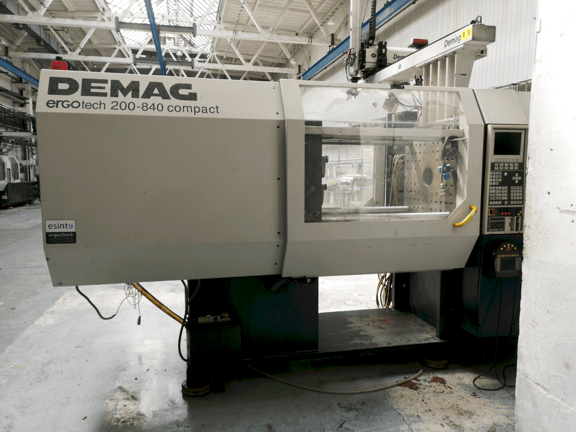 DEMAG Ergotech 200-840 Compact Mašinos vaizdas iš priekio