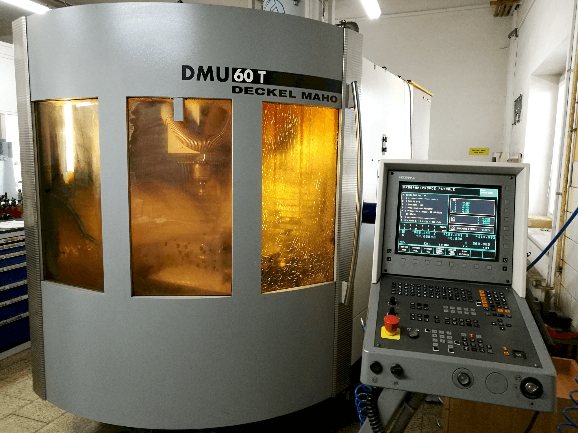 DECKEL MAHO DMU 60T Mašinos vaizdas iš priekio