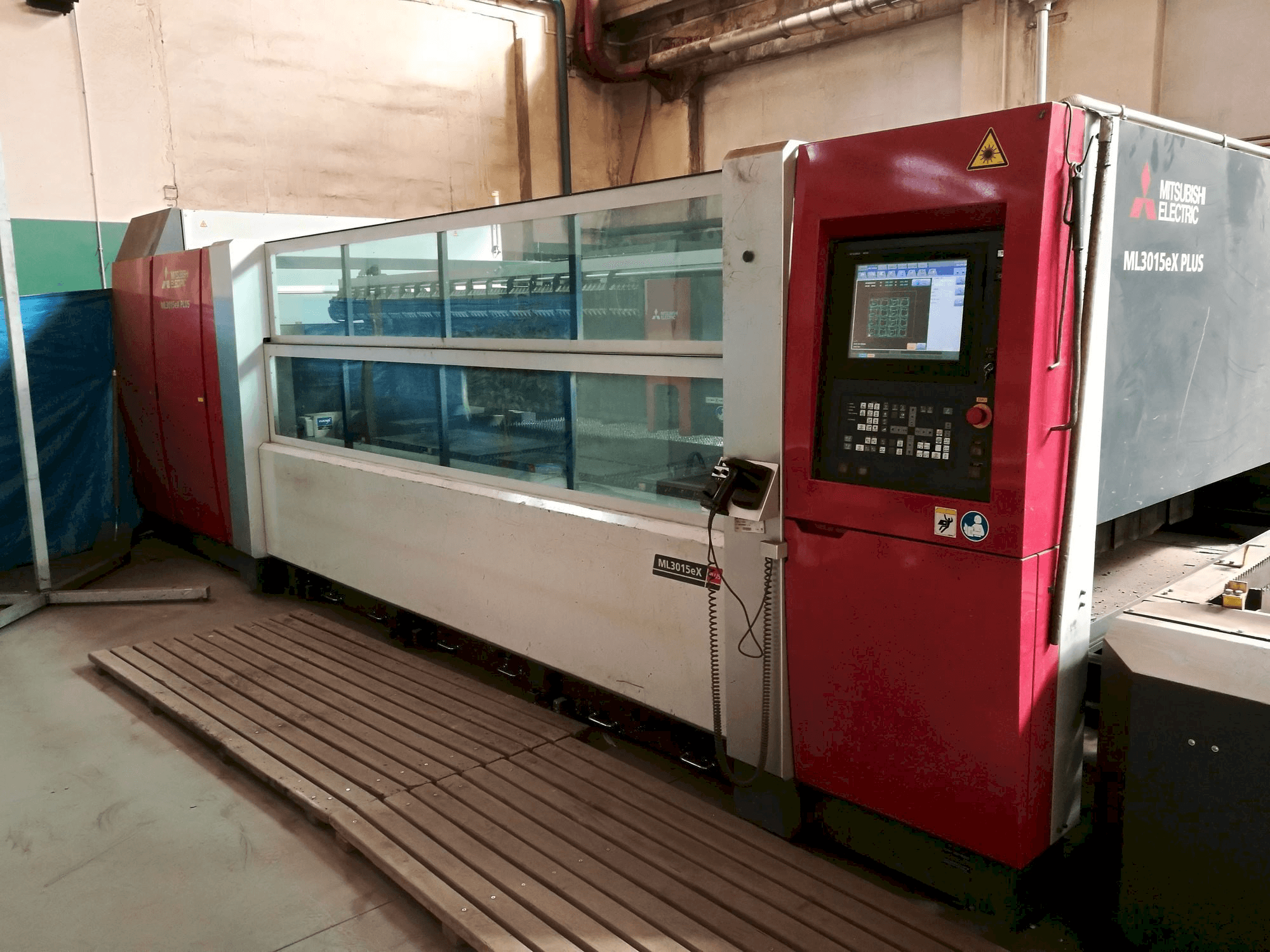 Mitsubishi ML3015eX(S2)-45CF-R Mašinos vaizdas iš priekio