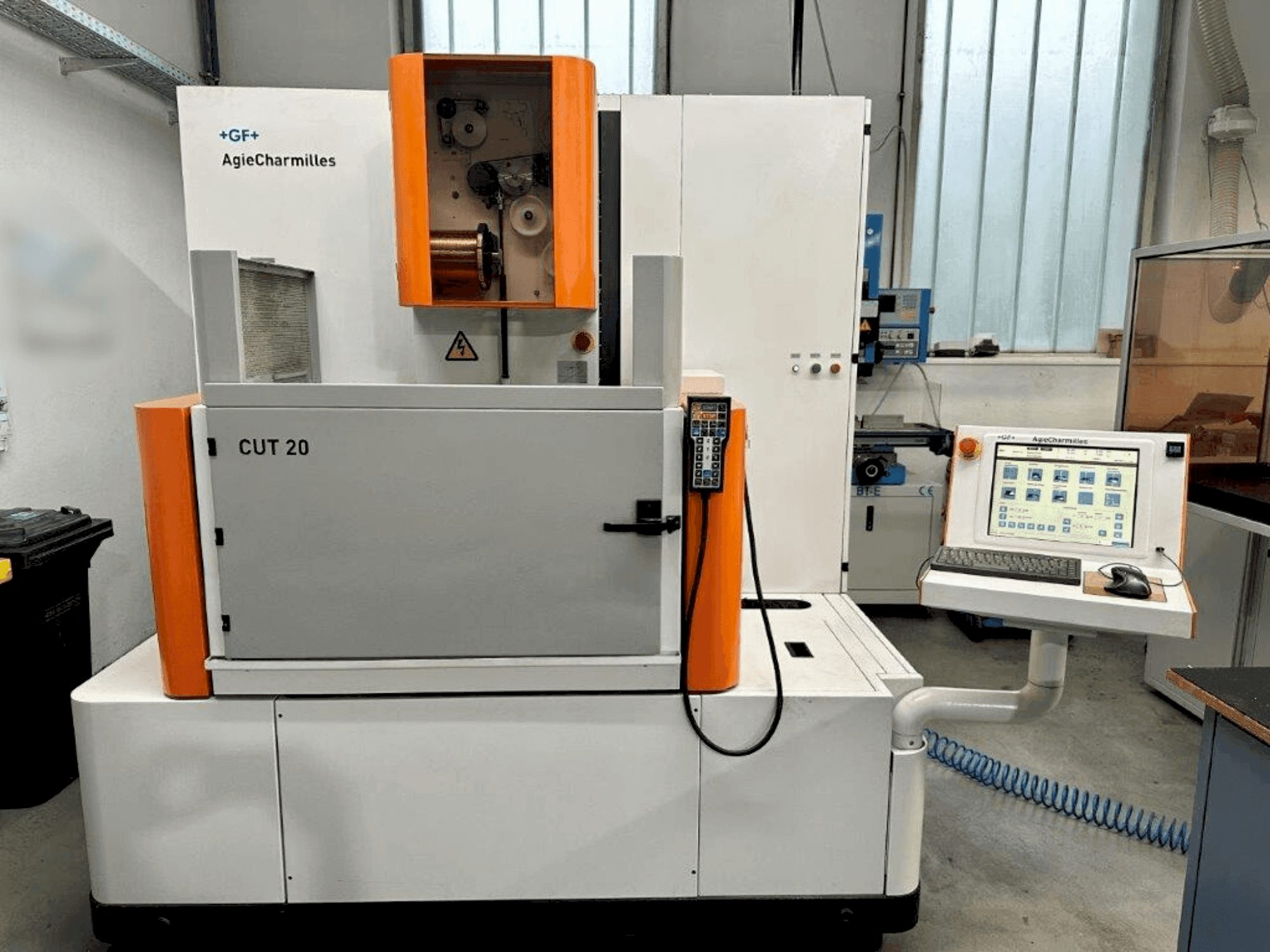 AGIE CUT 20 Mašinos vaizdas iš priekio