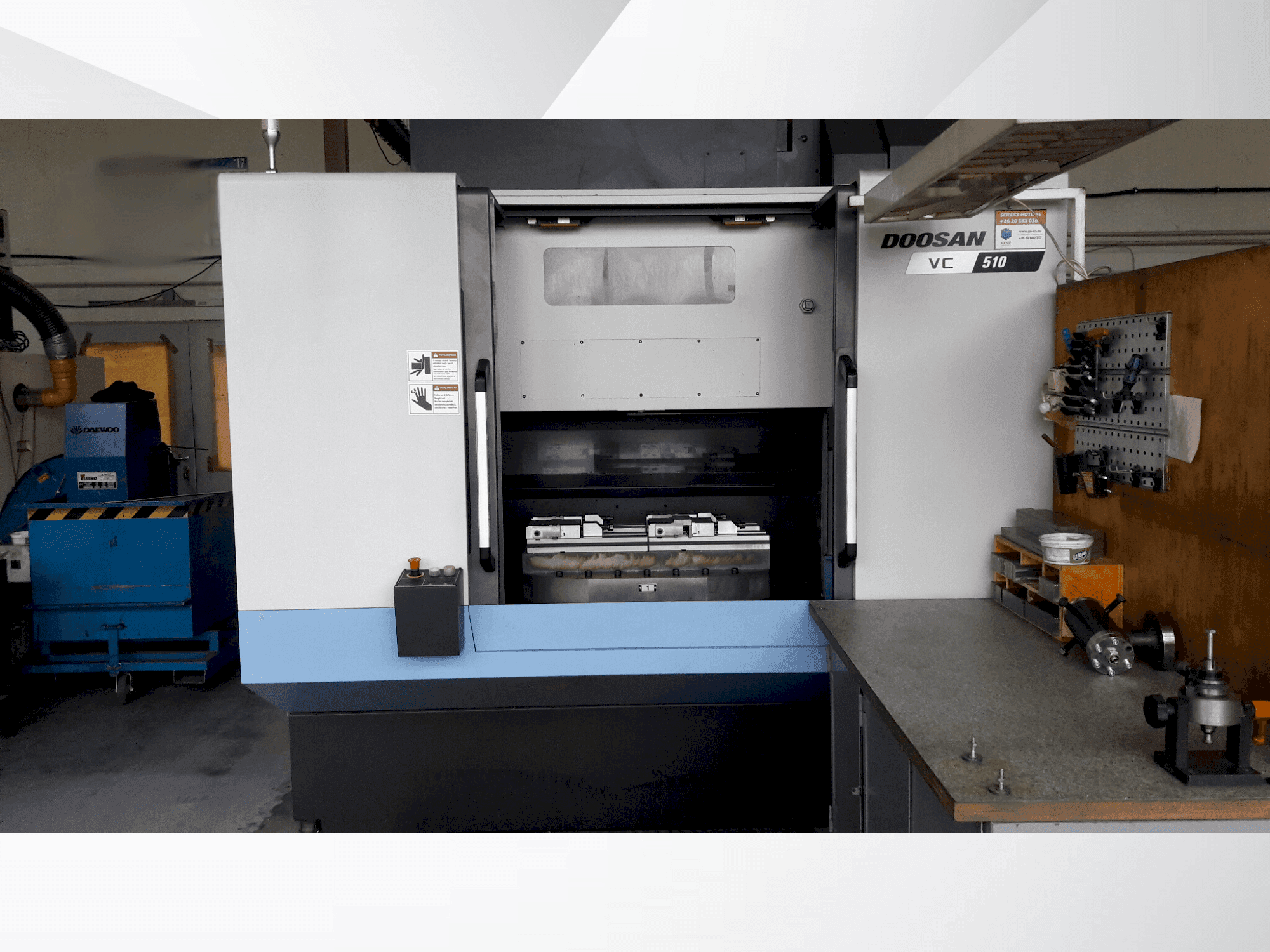 DOOSAN VC 510 Mašinos vaizdas iš priekio