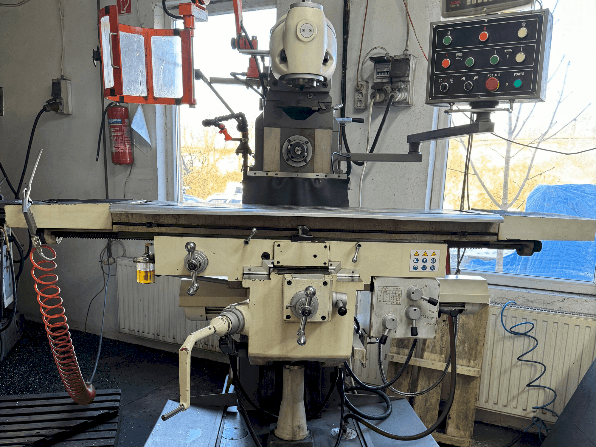 ELMAG UFM 125GT Mašinos vaizdas iš priekio