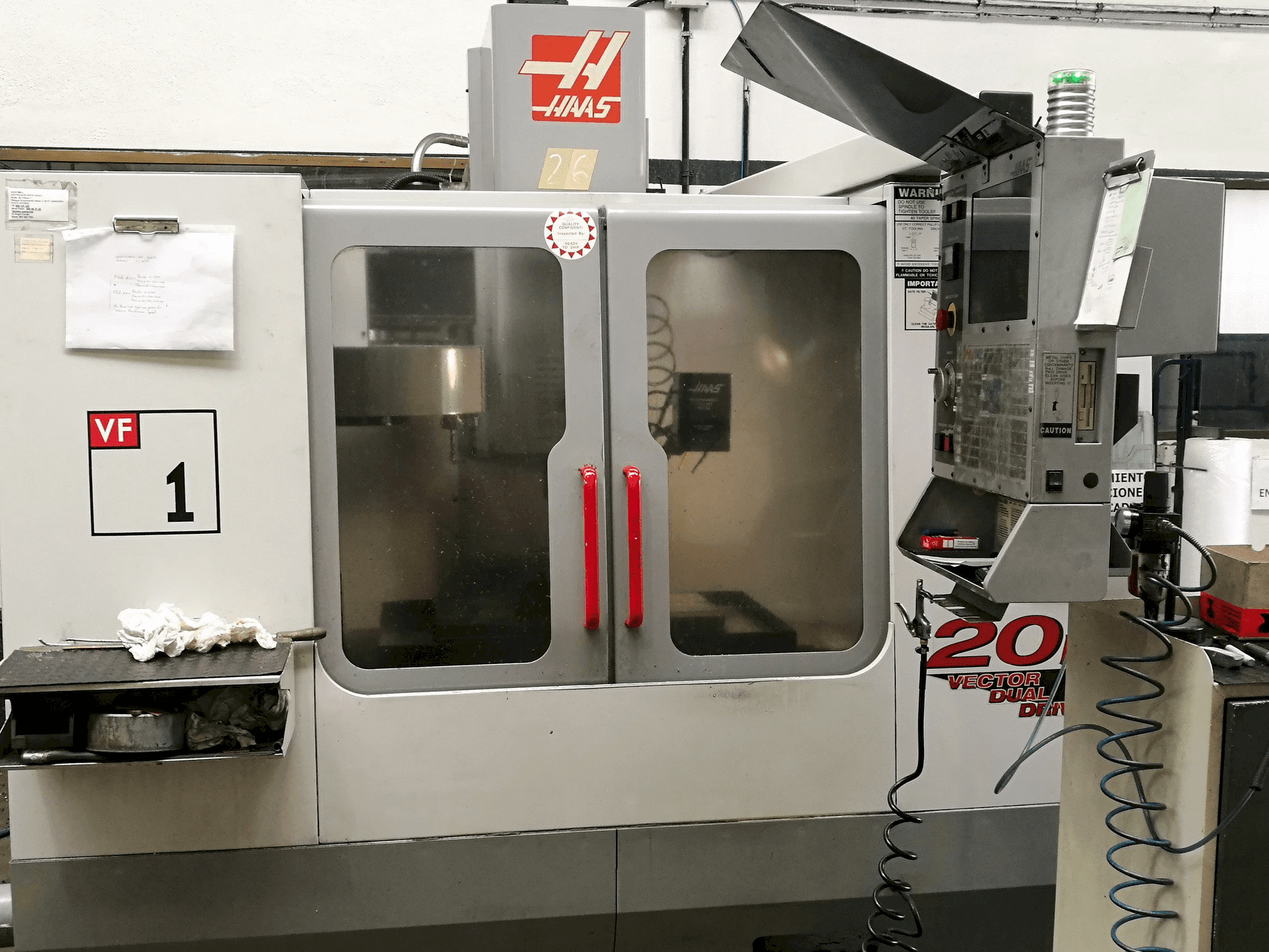 HAAS VF 1 Mašinos vaizdas iš priekio