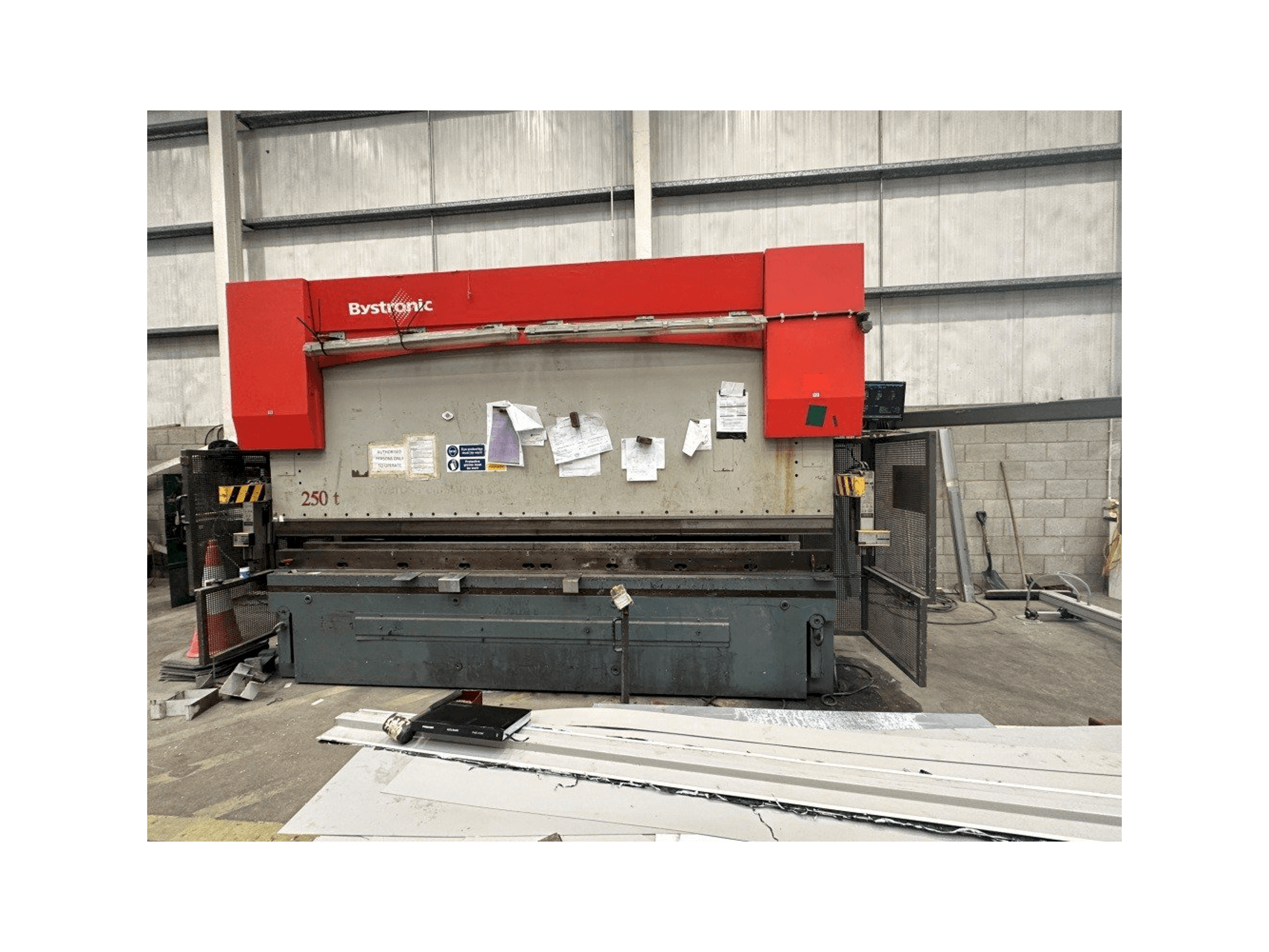 Bystronic PR 250 x 4100 Mašinos vaizdas iš priekio