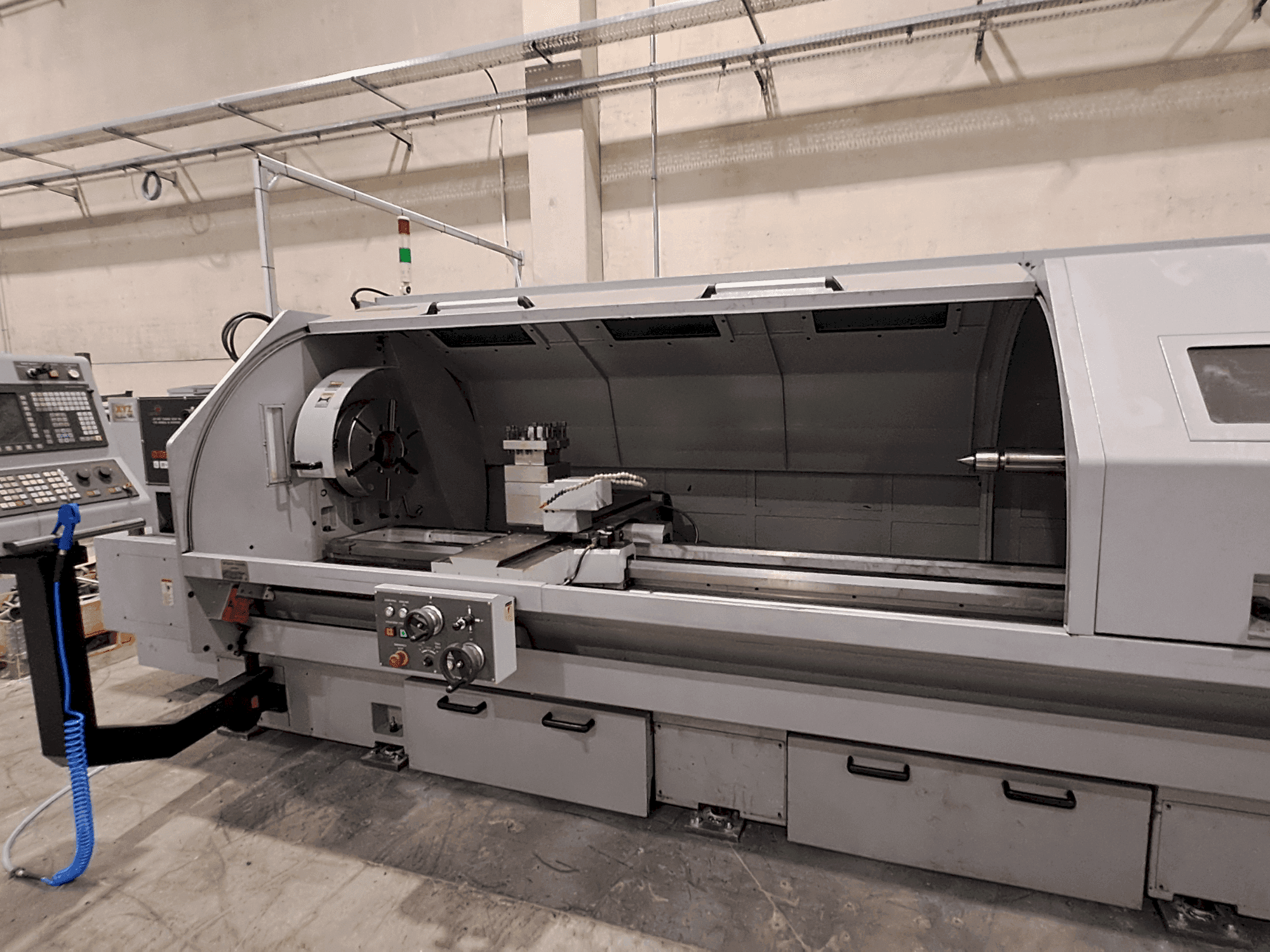 XYZ XL780 Mašinos vaizdas iš priekio
