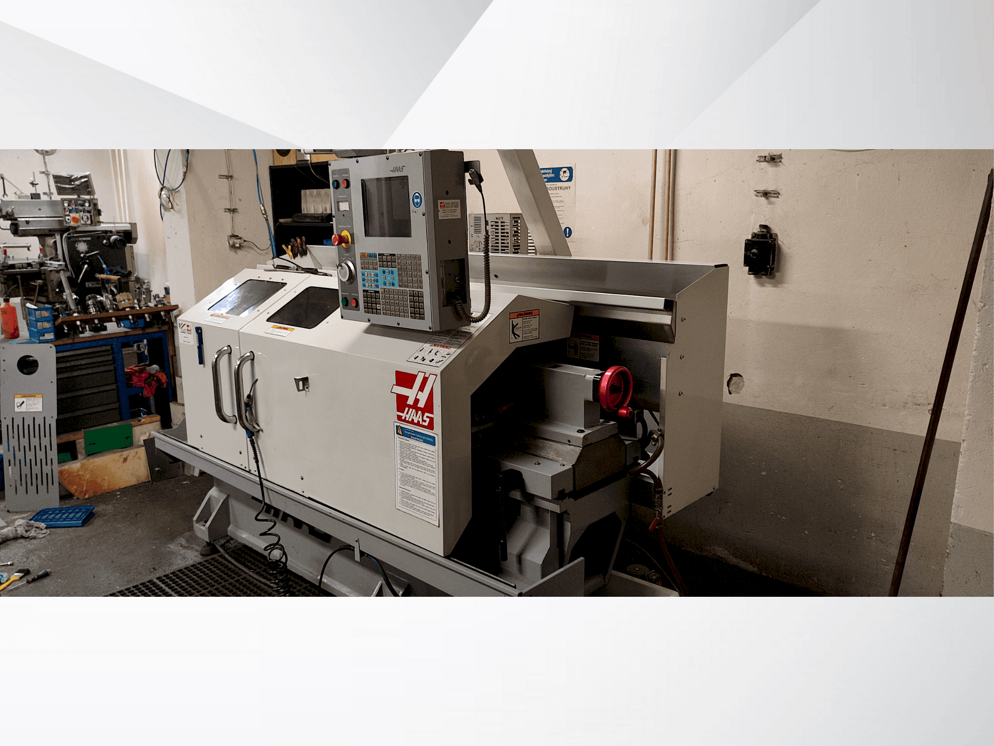 HAAS TL-2HE Mašinos vaizdas iš priekio