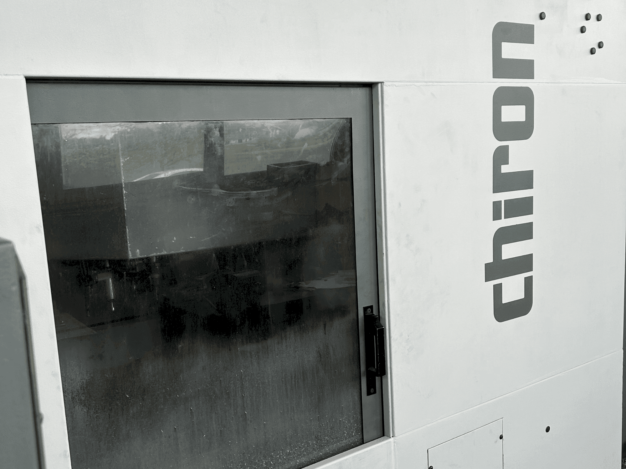 CHIRON FZ18W Mašinos vaizdas iš priekio