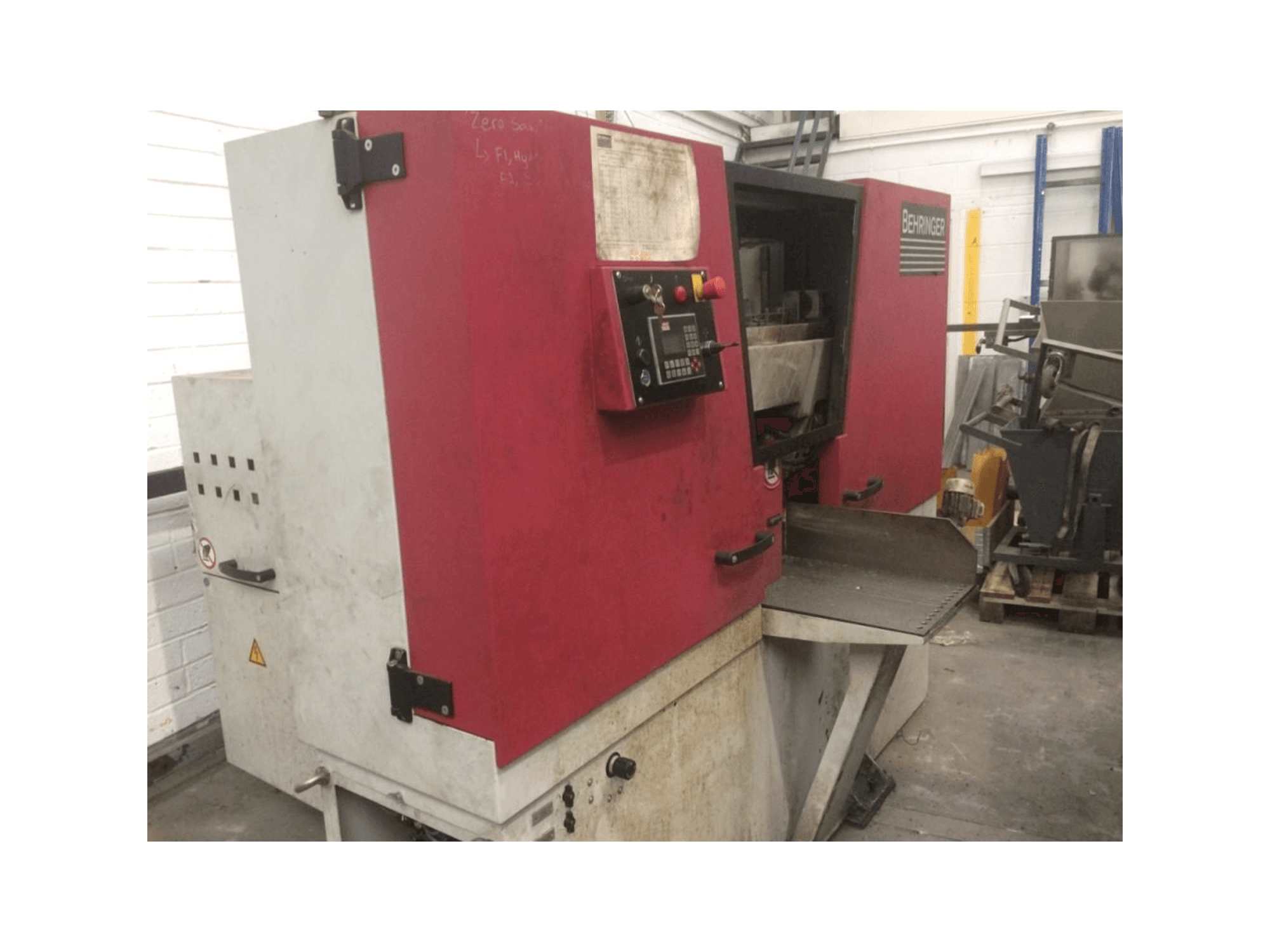 Behringer HBE261 A Mašinos vaizdas iš priekio