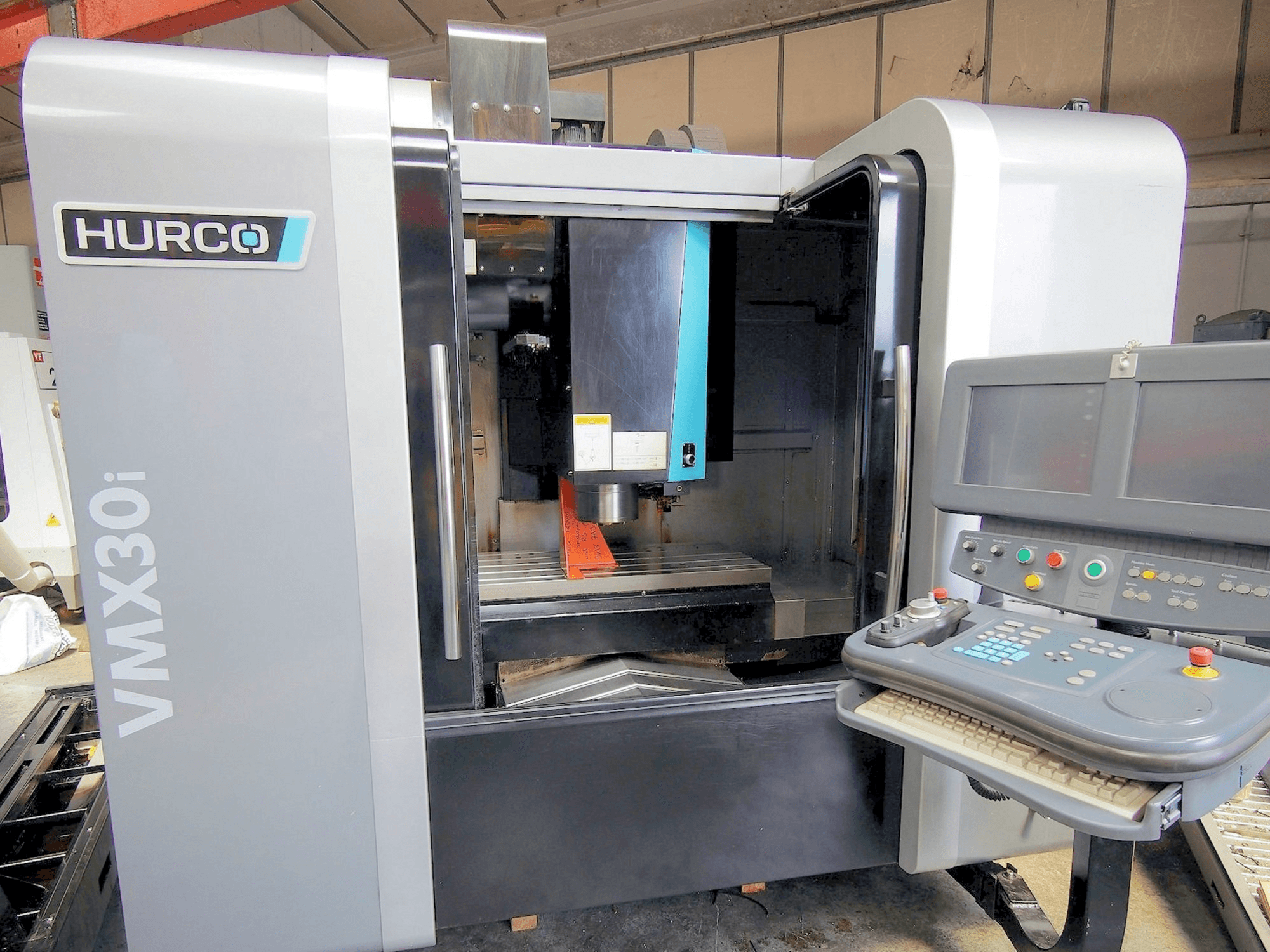Hurco VMX 30i Mašinos vaizdas iš priekio
