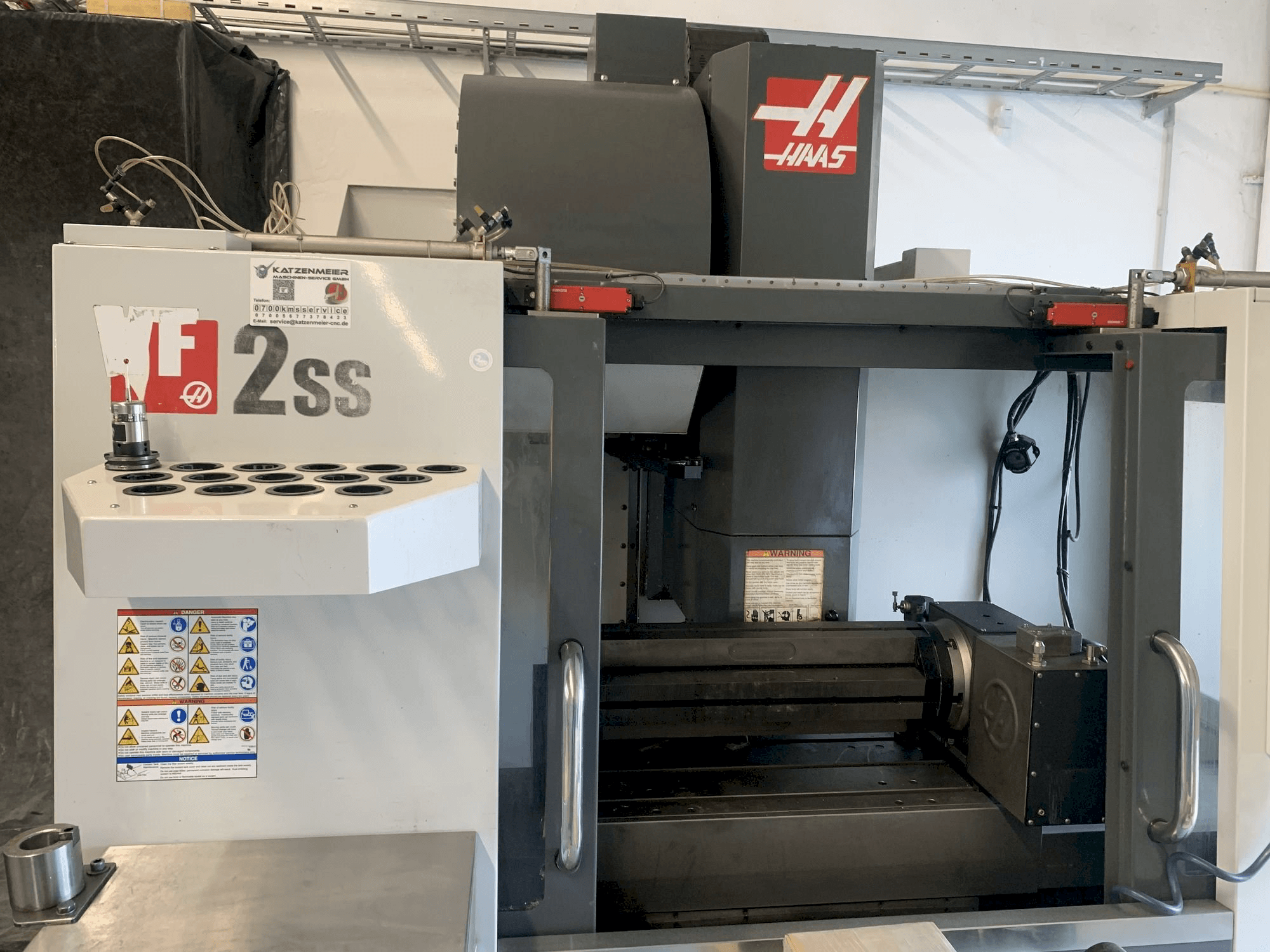 HAAS VF-2SS Mašinos vaizdas iš priekio