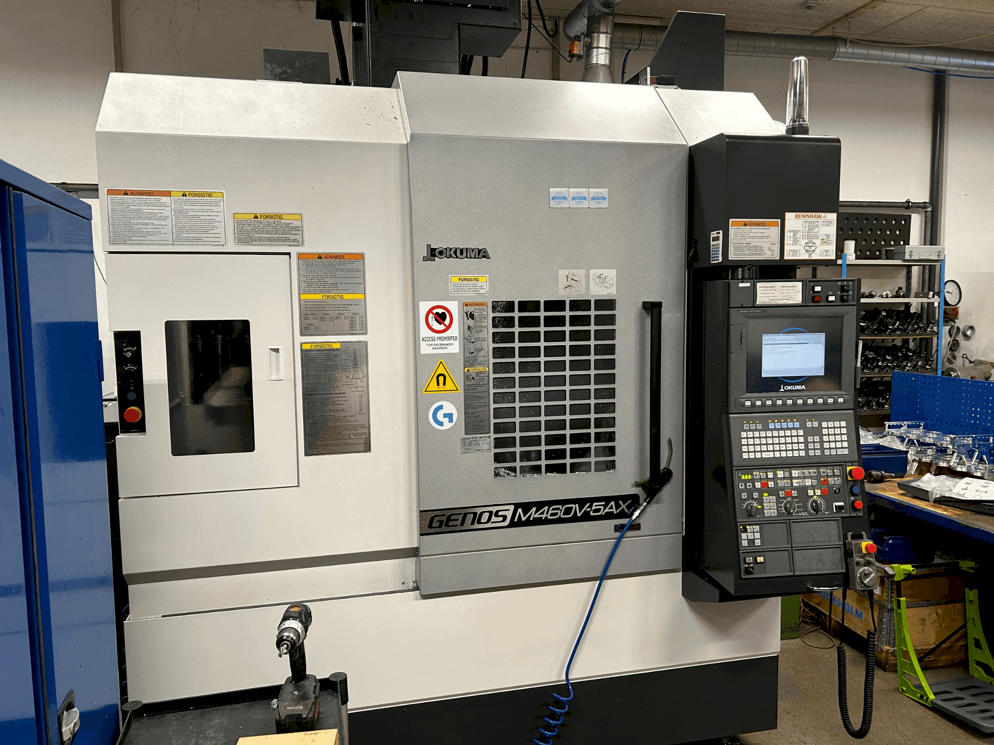 Okuma GENOS M460V-5AX Mašinos vaizdas iš priekio