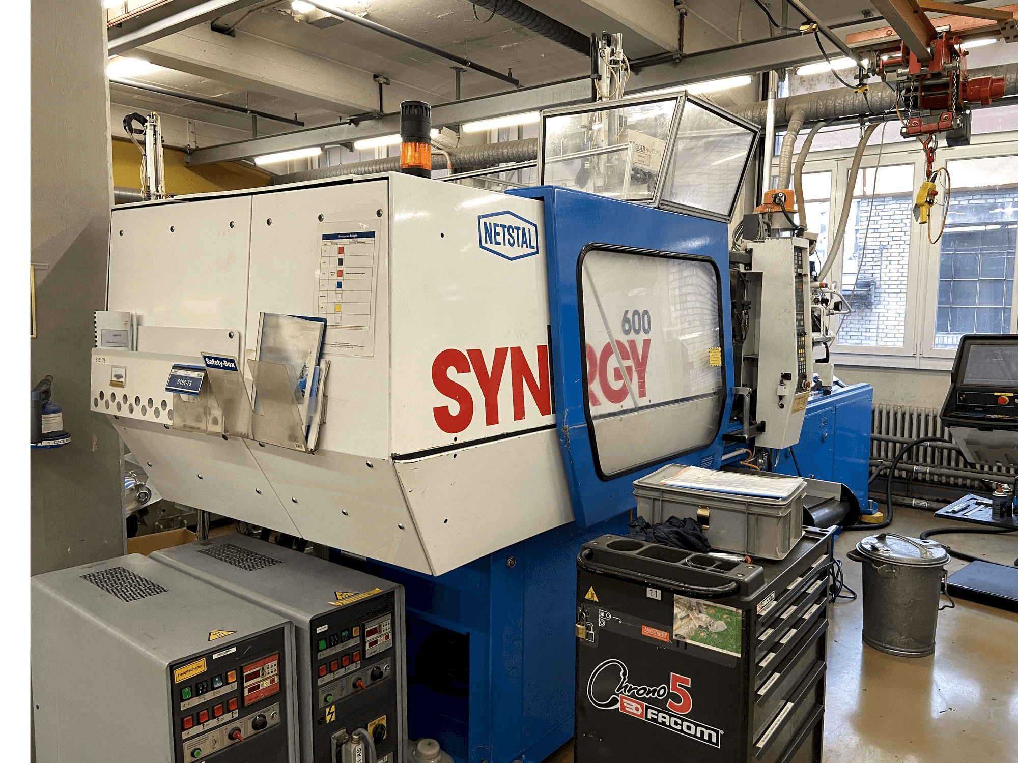 Netstal SYNERGY 600-110 Mašinos vaizdas iš priekio
