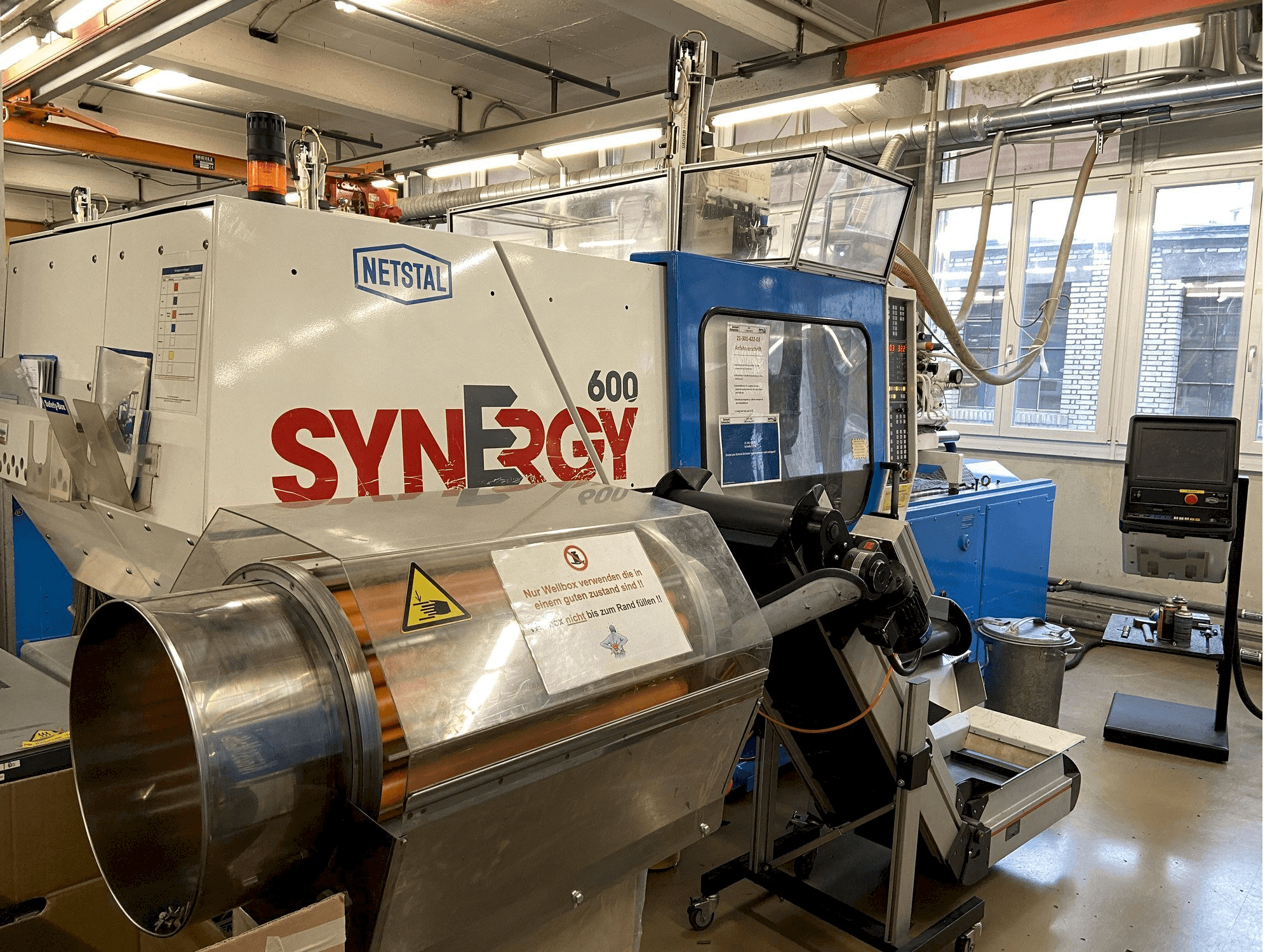 Netstal SYNERGY 600-60 Mašinos vaizdas iš priekio