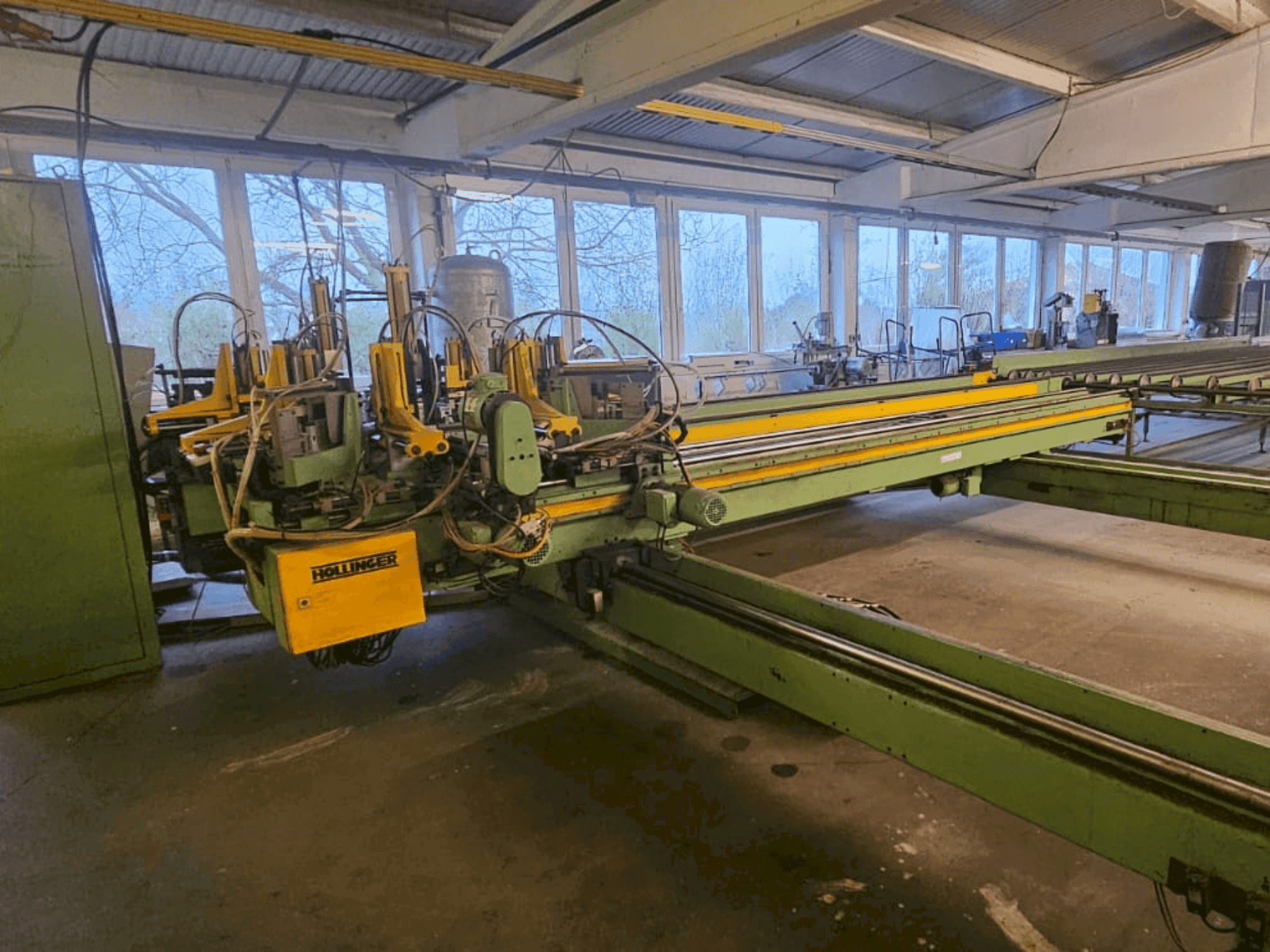 HOLLINGER MSE-II-EP-SB-300-450 Mašinos vaizdas iš priekio