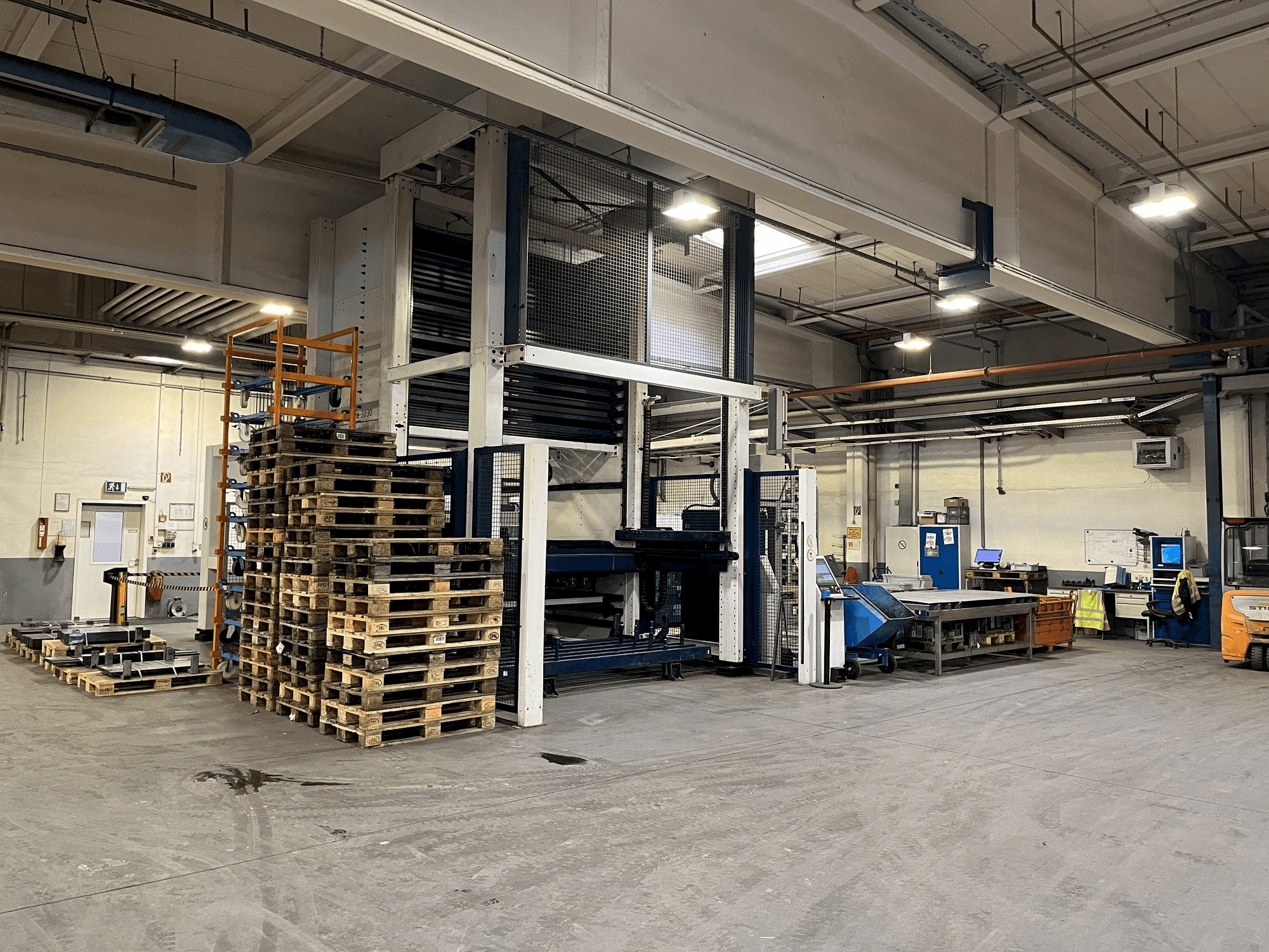 TRUMPF TruLaser 3030 L20 / Tru Store 3030 Mašinos vaizdas iš priekio