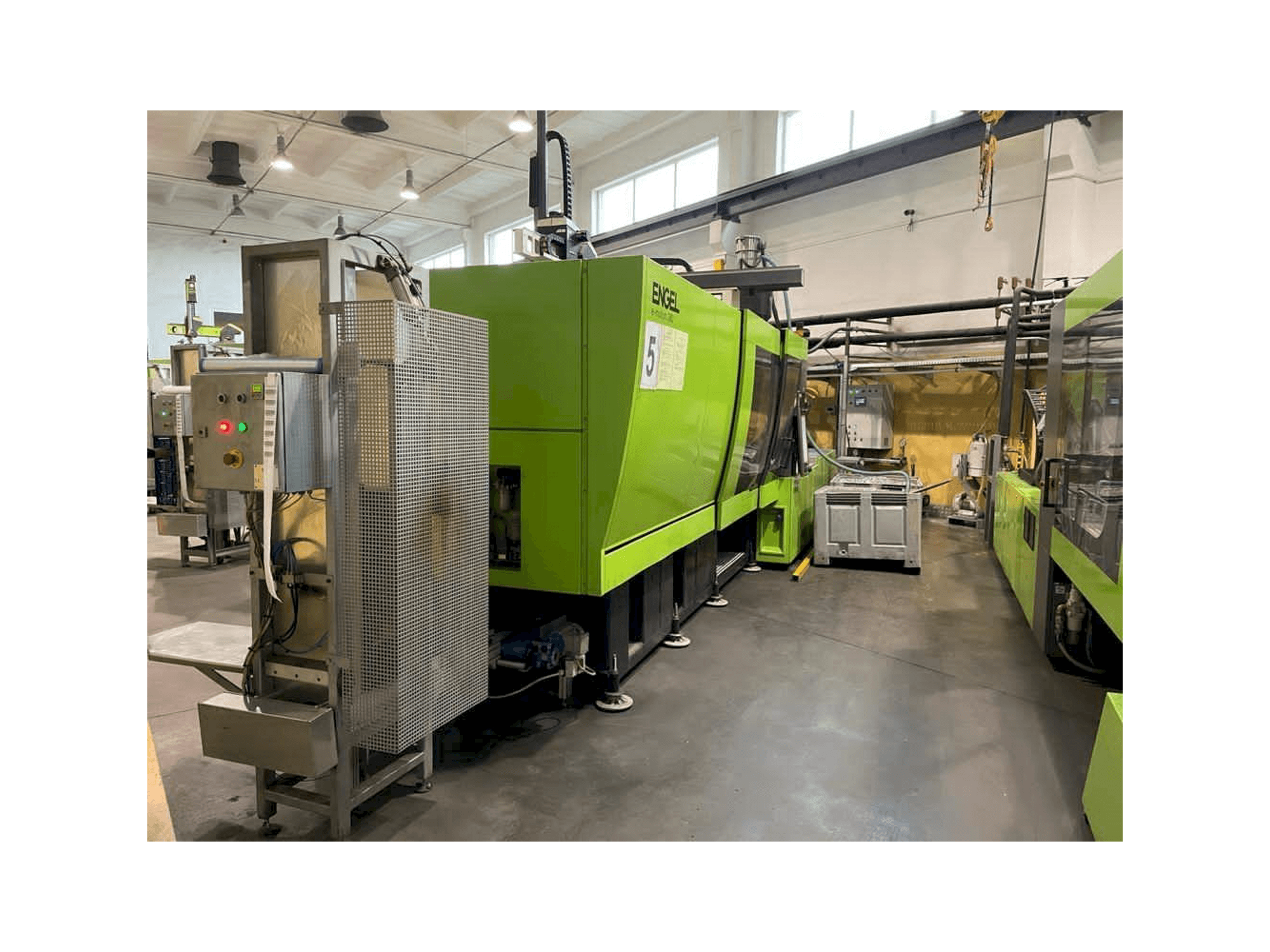 ENGEL e-motion 2440/380 T Mašinos vaizdas iš priekio