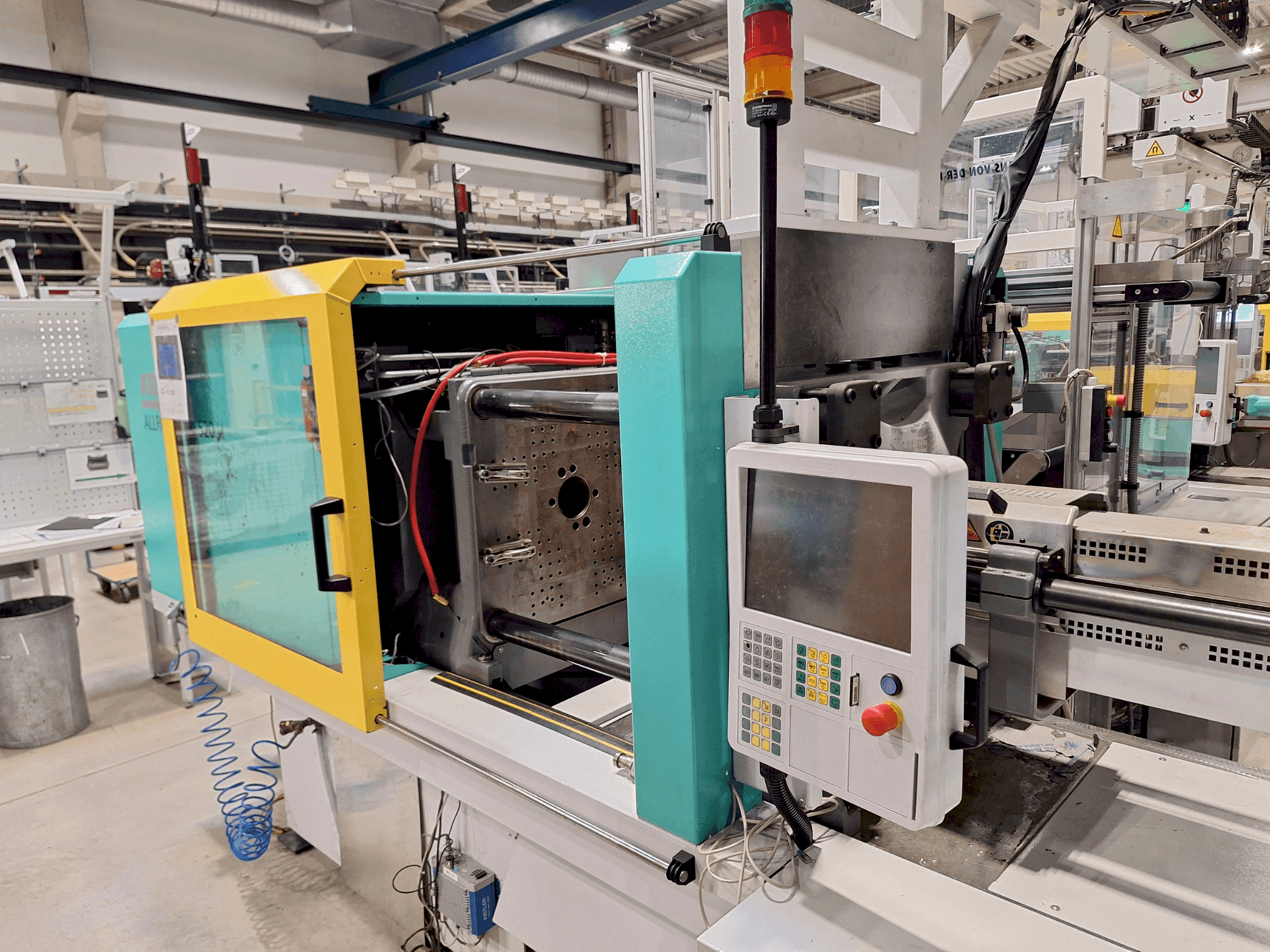 Arburg 520 H Mašinos vaizdas iš priekio