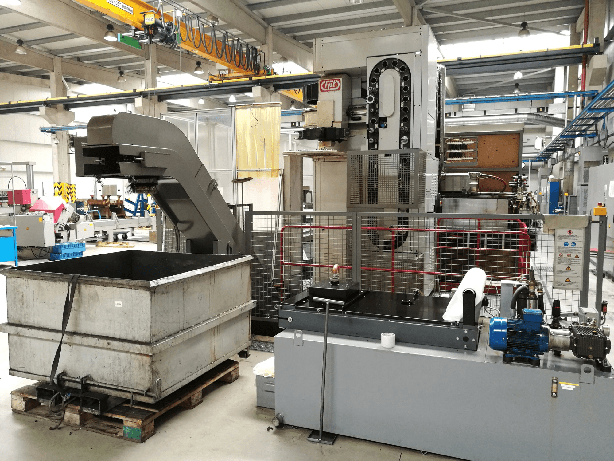 FPT AREA M Mašinos vaizdas iš priekio