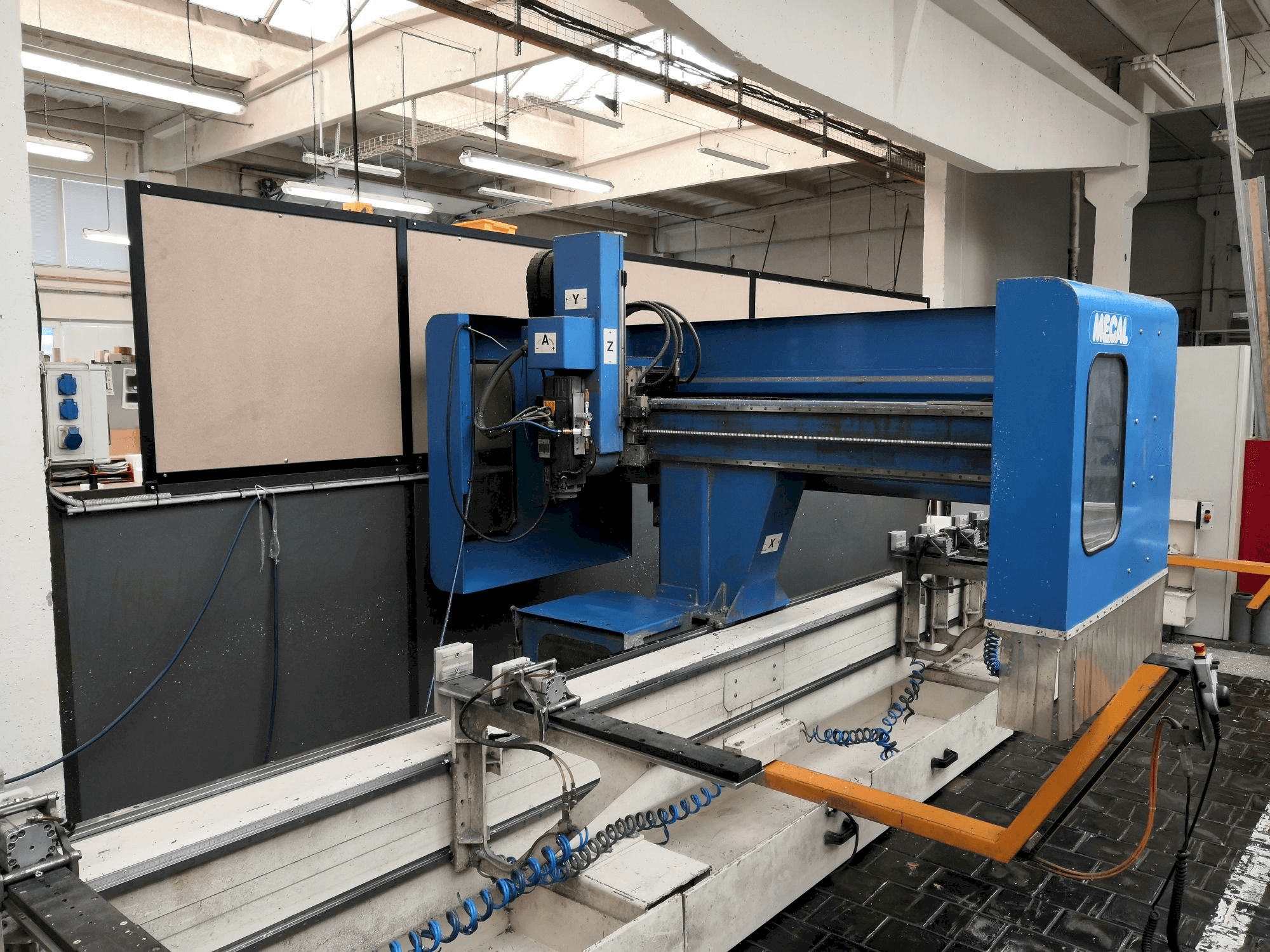 MECAL MC 304 Pioneer 3 Mašinos vaizdas iš priekio