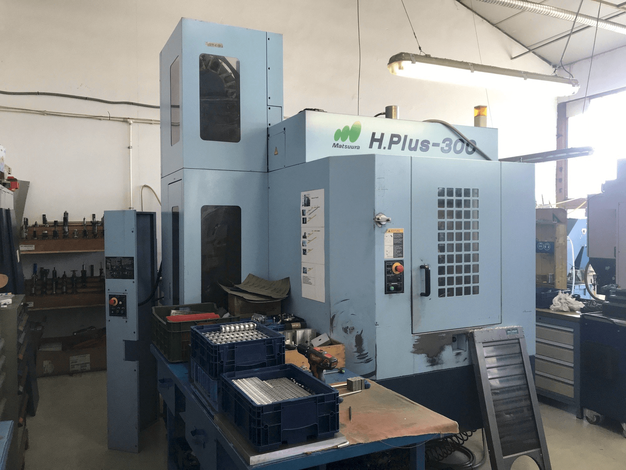 Matsuura H.PLUS-300 Mašinos vaizdas iš priekio