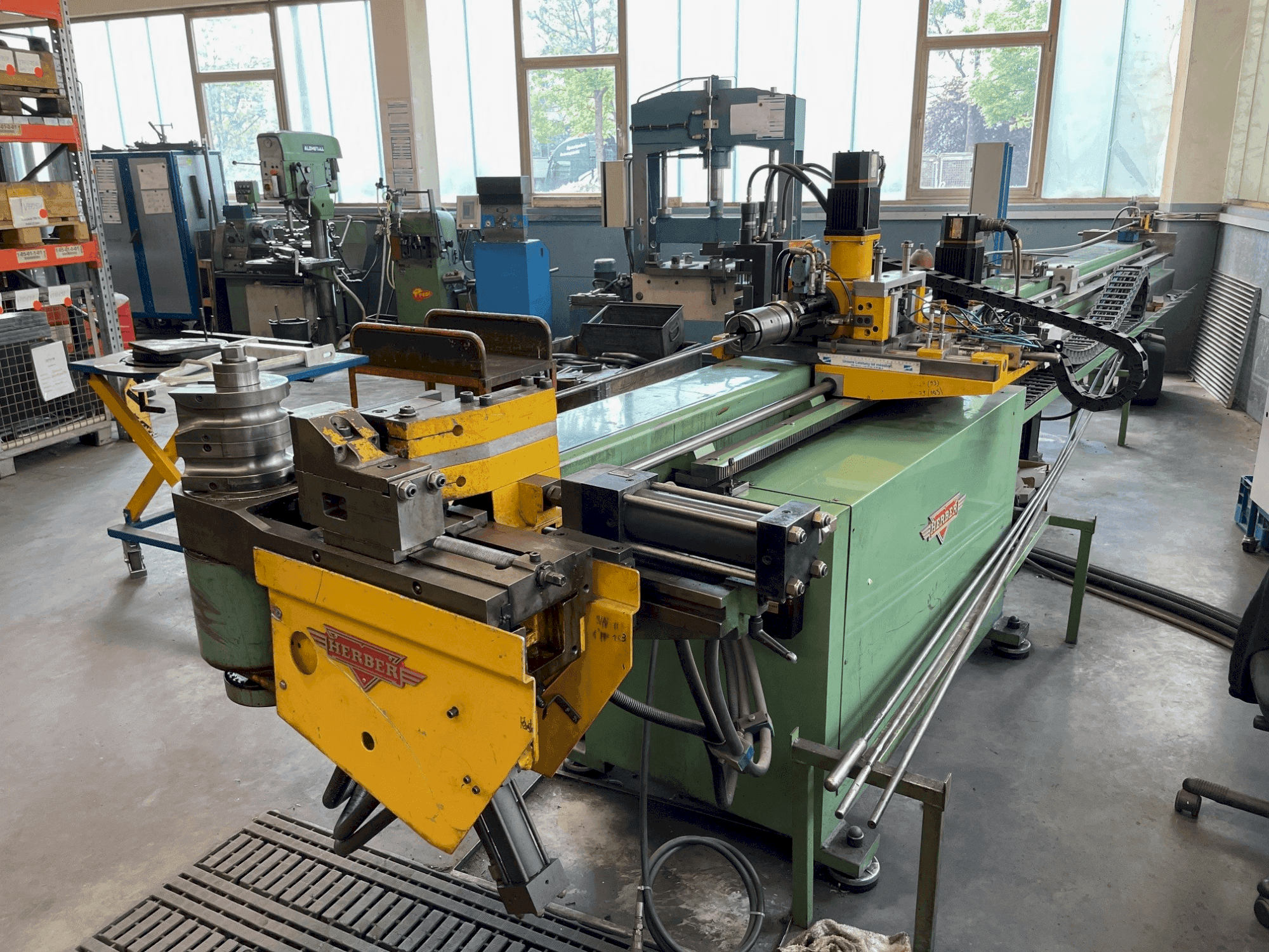 HERBER 42 CNC Mašinos vaizdas iš priekio