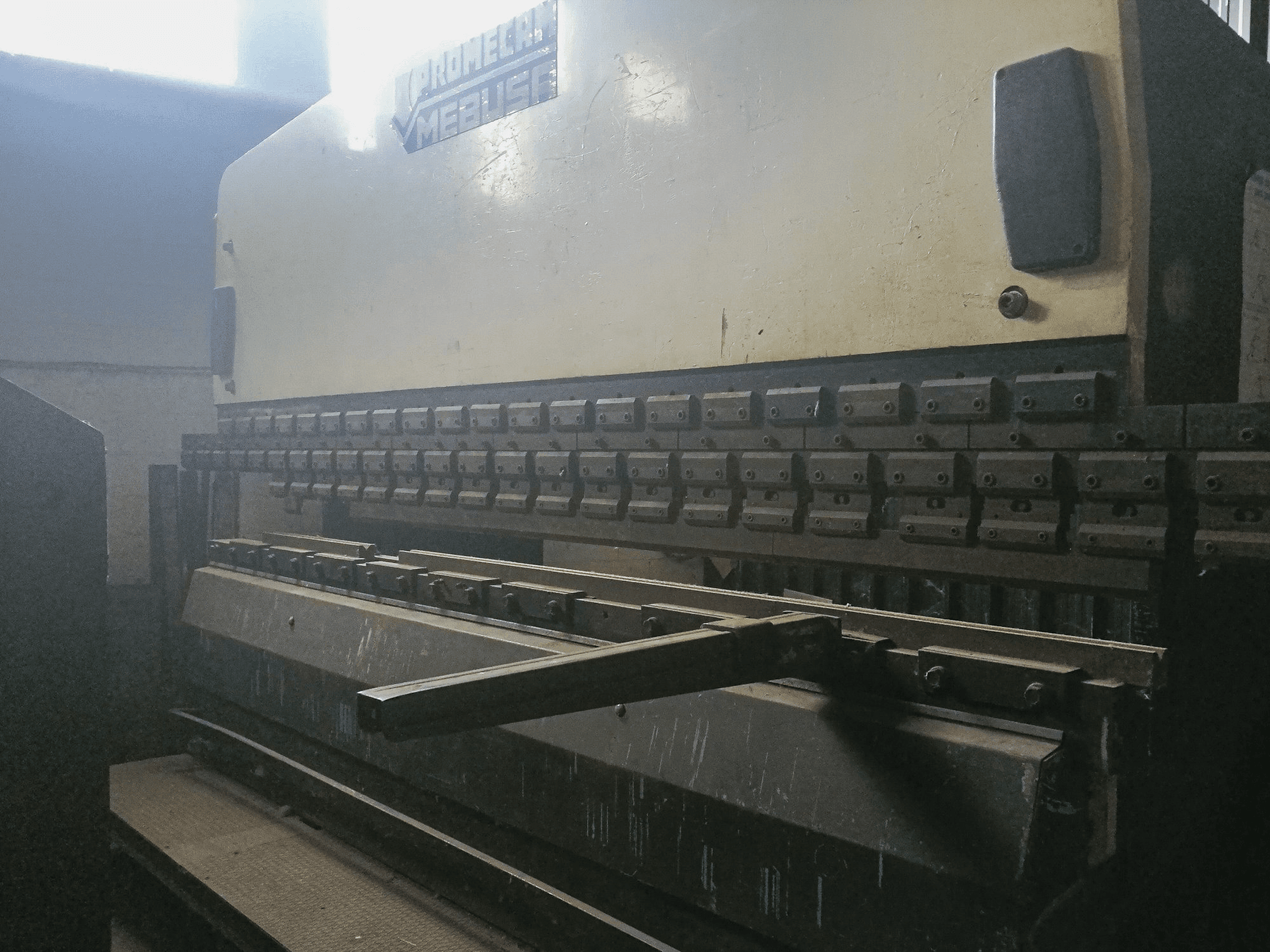 PROMECAM MEBUSA RG 204 Mašinos dešinės pusės vaizdas