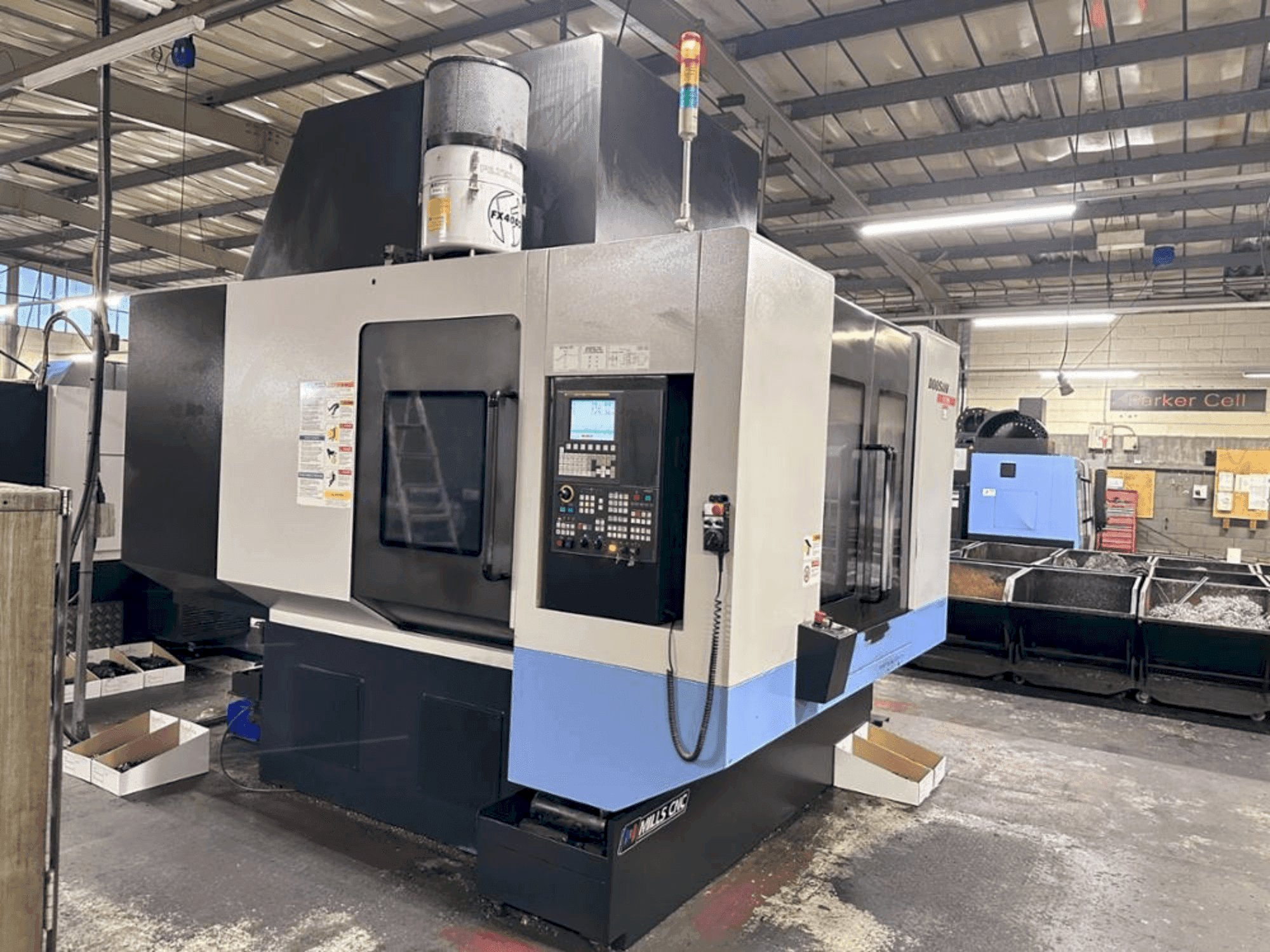 DOOSAN VC 510 Mašinos vaizdas iš priekio