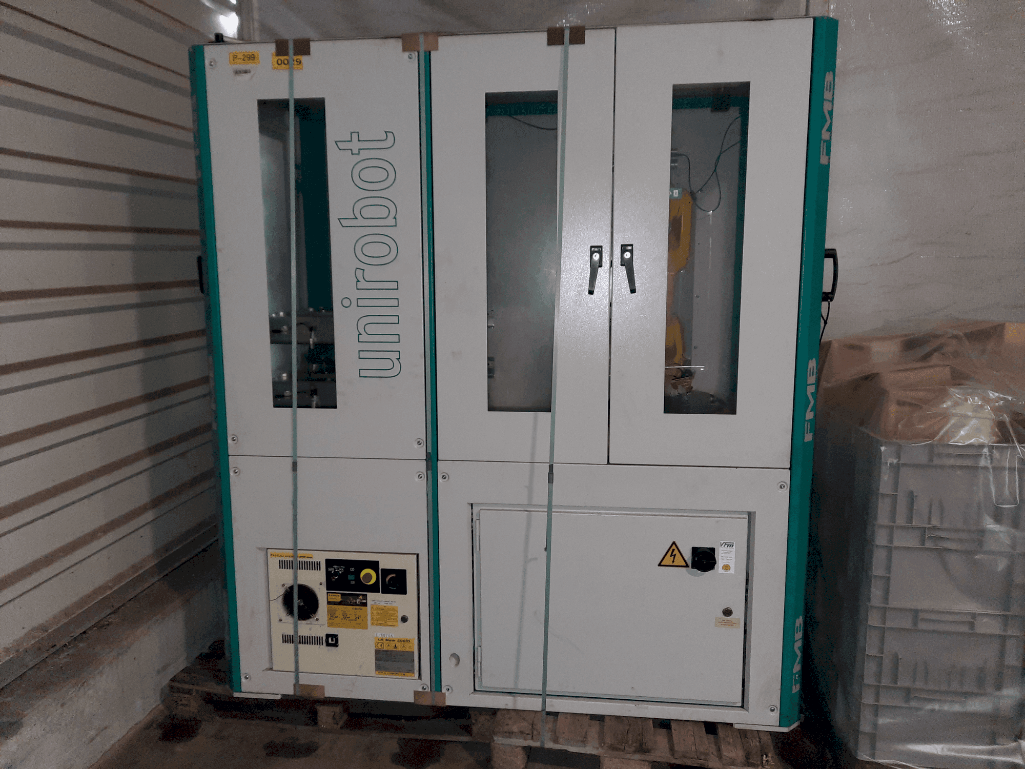 FANUC R30-iB Mate A05B-2651-B011 Mašinos vaizdas iš priekio